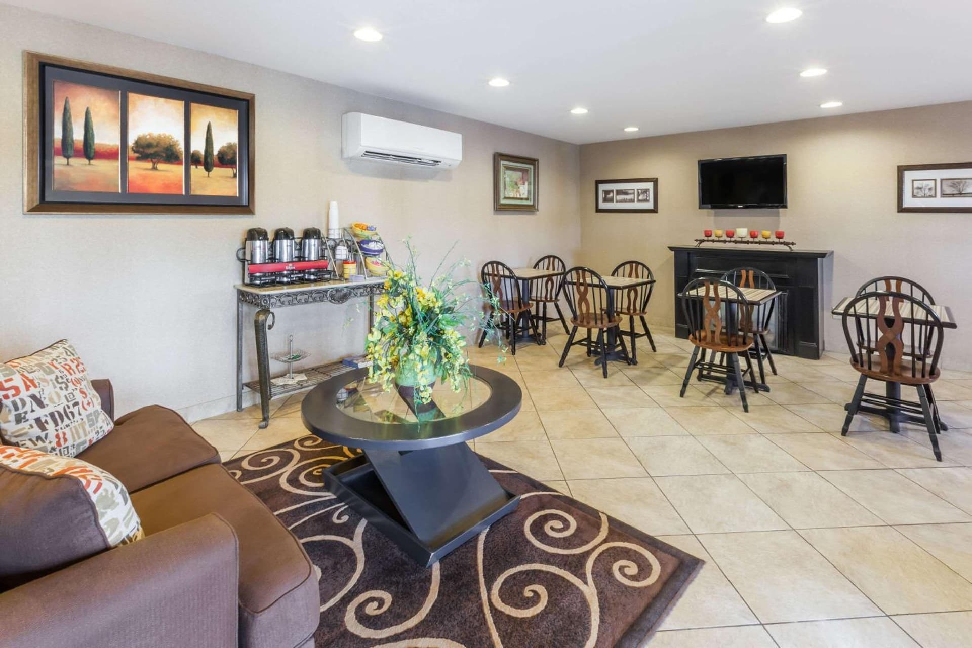 Days Inn by Wyndham Central City property views in Central City, KY — gallery photo 3