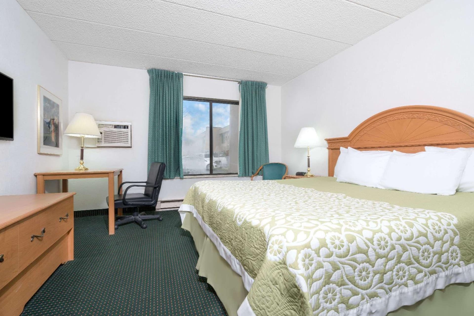 Days Inn by Wyndham St Cloud gallery photo in Saint Cloud, MN — image 4