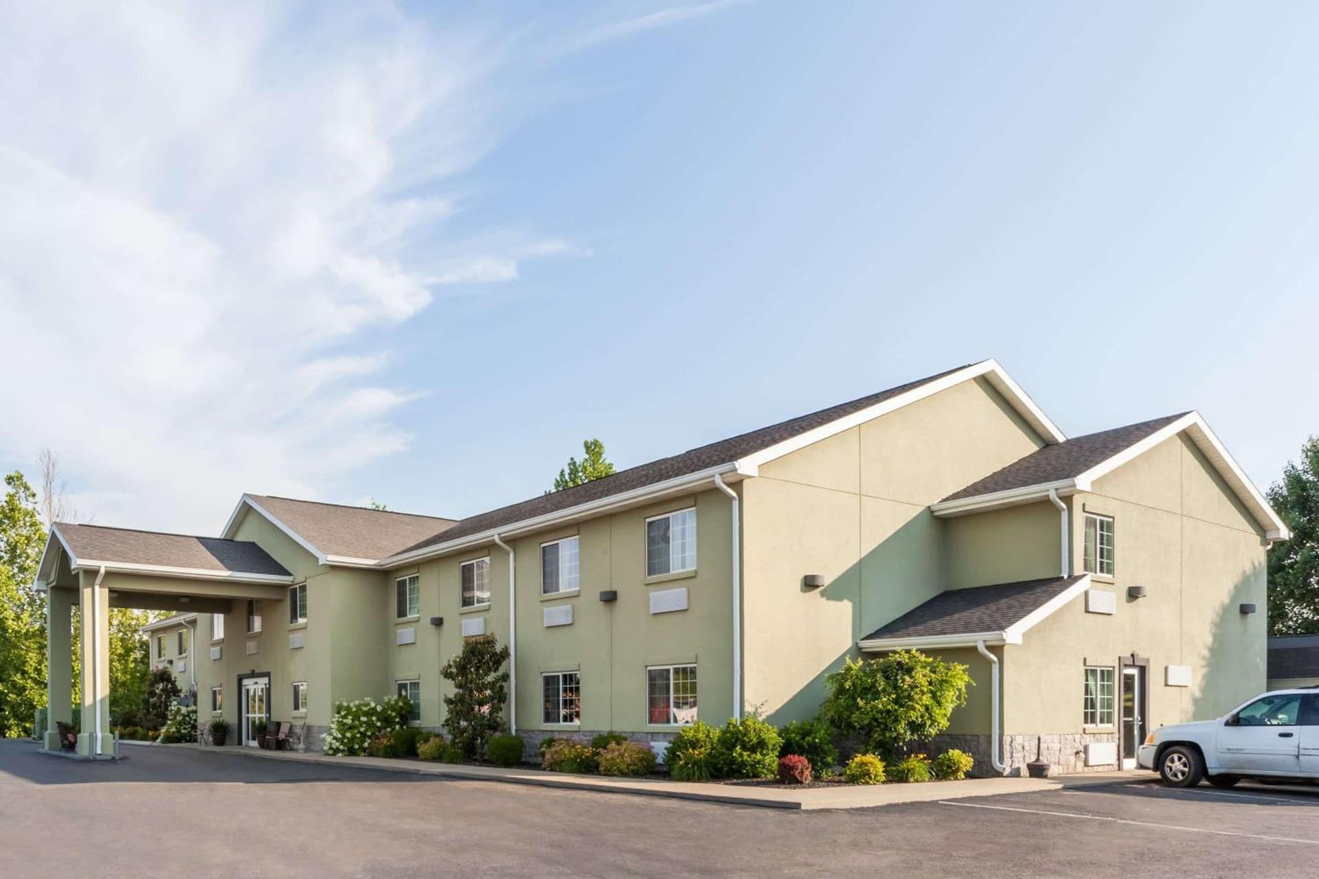 Days Inn by Wyndham Central City featured exterior or lobby in Central City, KY — similar hotel