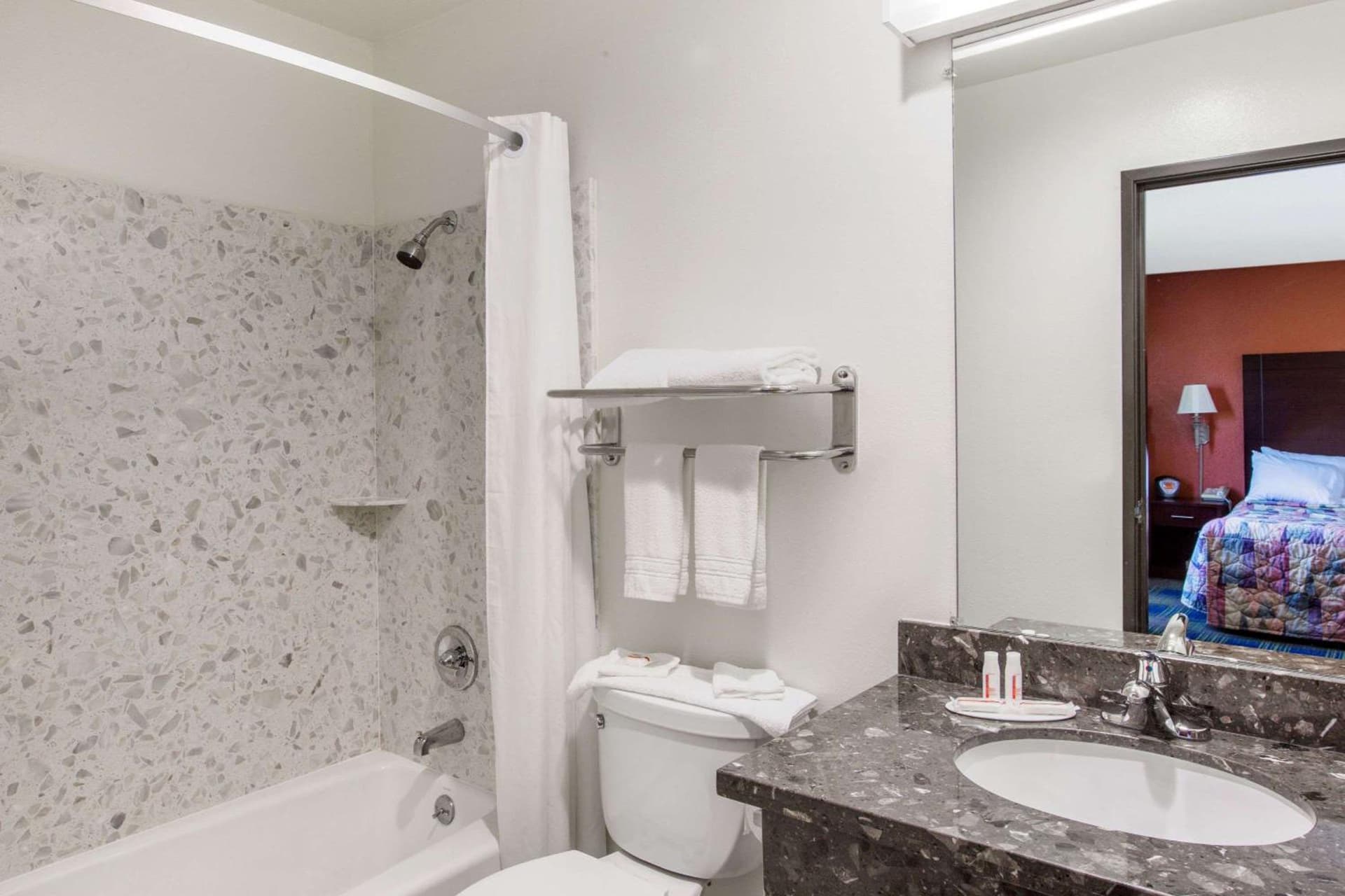 Days Inn by Wyndham Fremont gallery photo in Fremont, CA — image 7