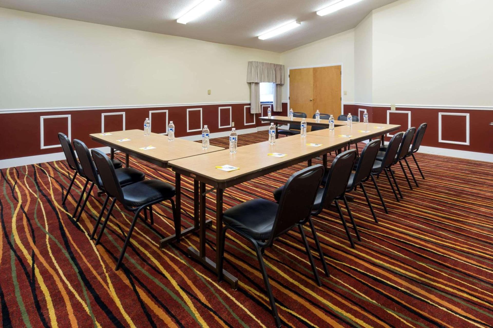 Days Inn & Suites by Wyndham Northwest Indianapolis gallery photo in Indianapolis, IN — image 20
