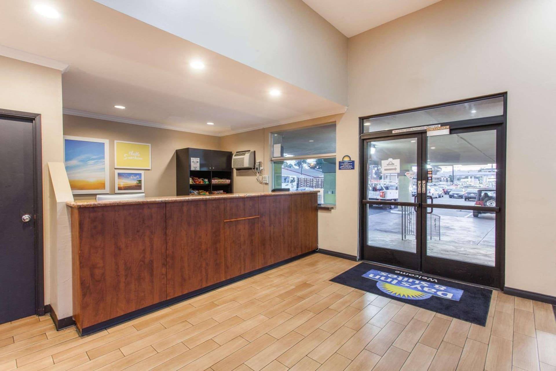 Days Inn by Wyndham San Diego-East/El Cajon interior in El Cajon, CA — gallery photo 2