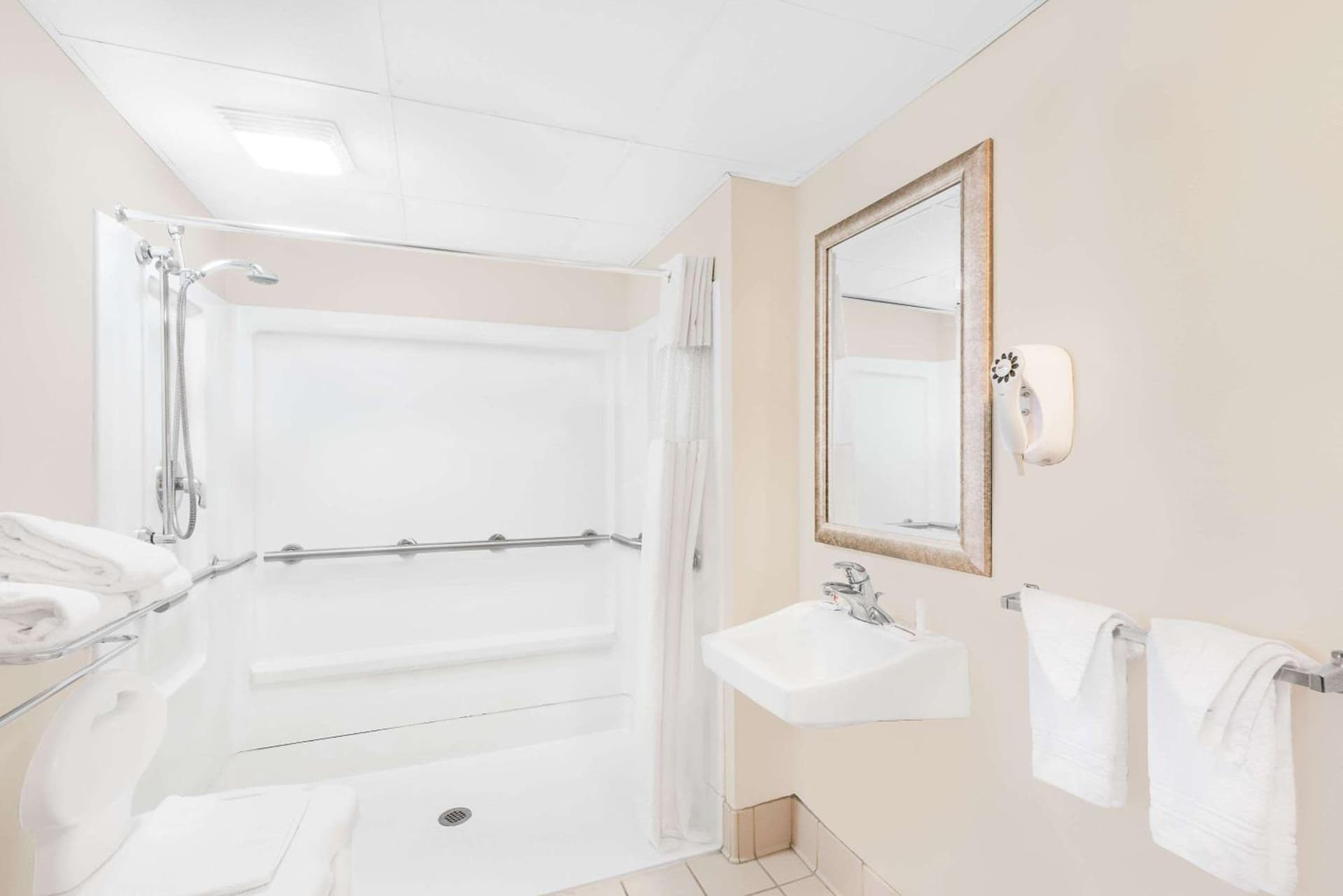 Days Inn by Wyndham Springfield/Phil.Intl Airport gallery photo in Springfield — image 29