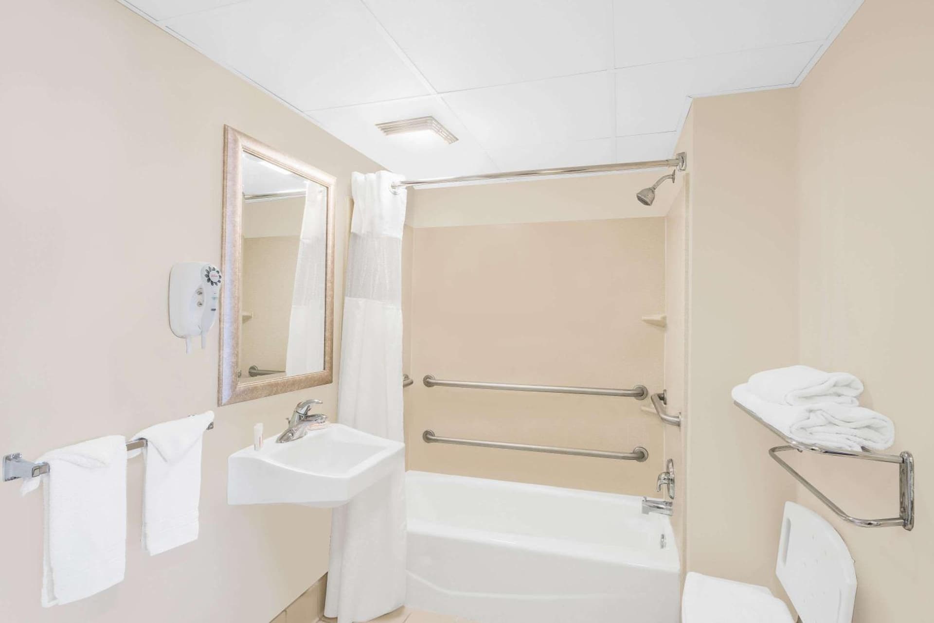 Days Inn by Wyndham Springfield/Phil.Intl Airport gallery photo in Springfield — image 21