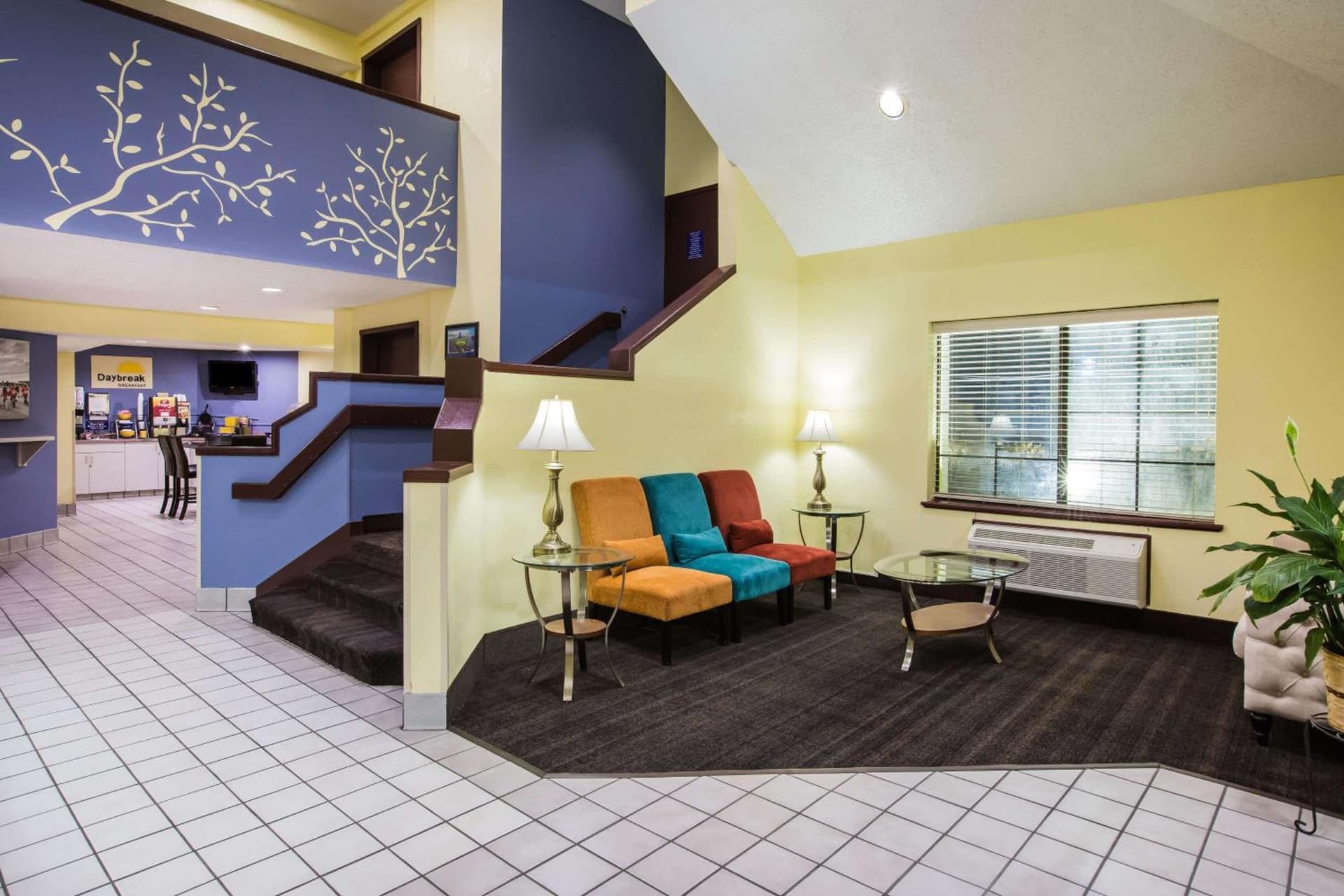 Days Inn by Wyndham Blue Springs property views in Blue Springs, MO — gallery photo 3