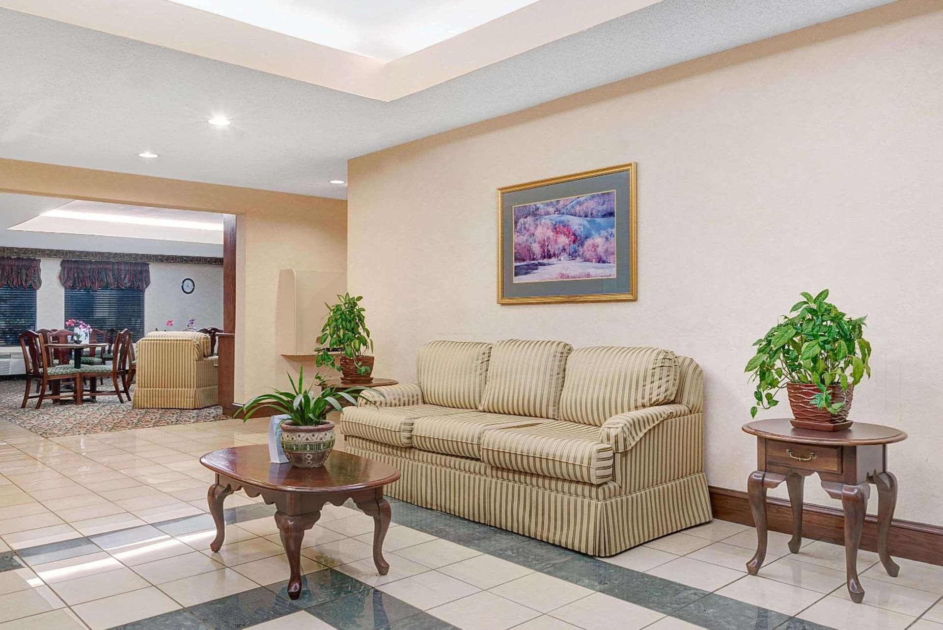 Days Inn by Wyndham Burlington East gallery photo in Haw River, NC — image 4