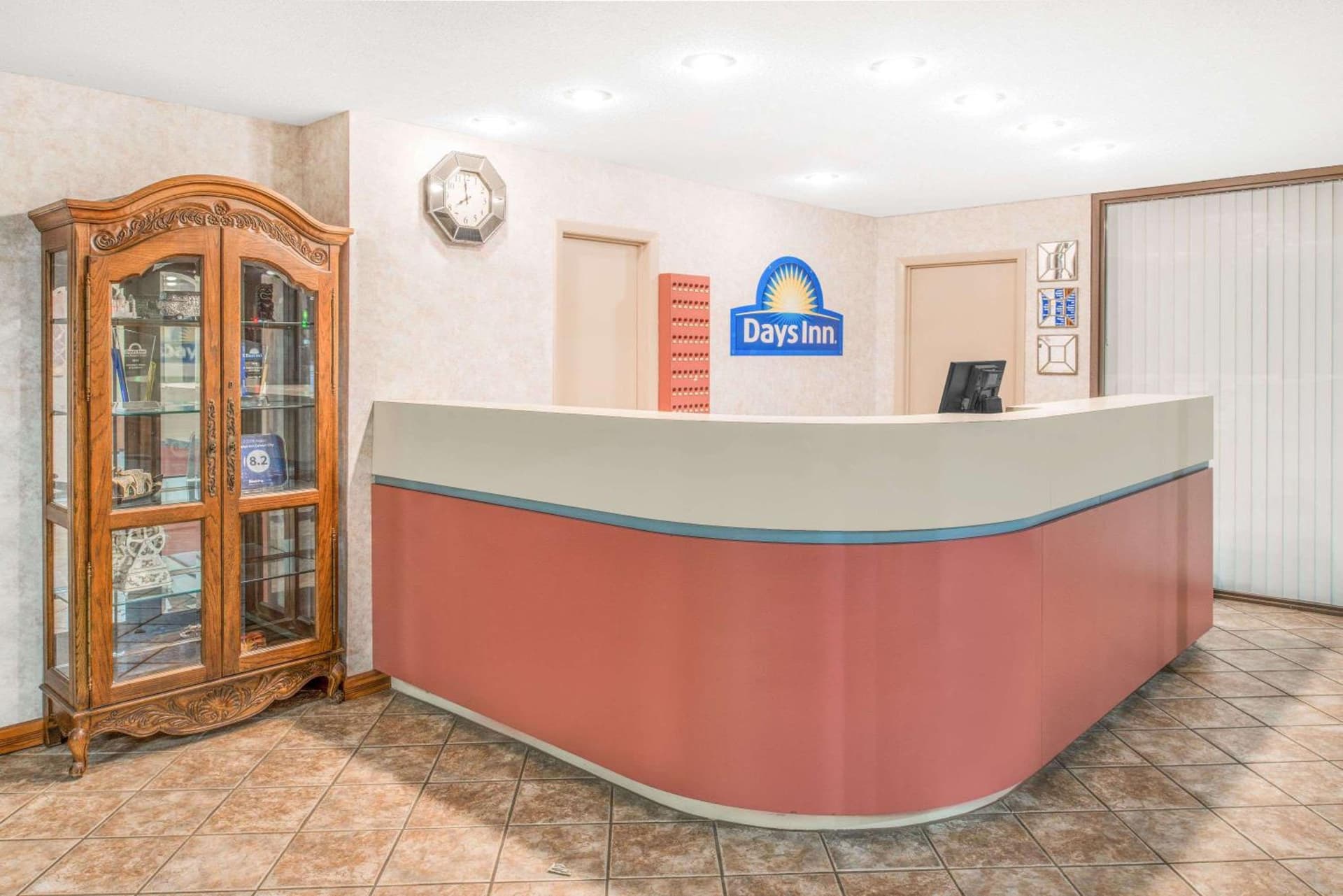 Days Inn by Wyndham Calvert City - Paducah East interior in Calvert City, KY — gallery photo 2