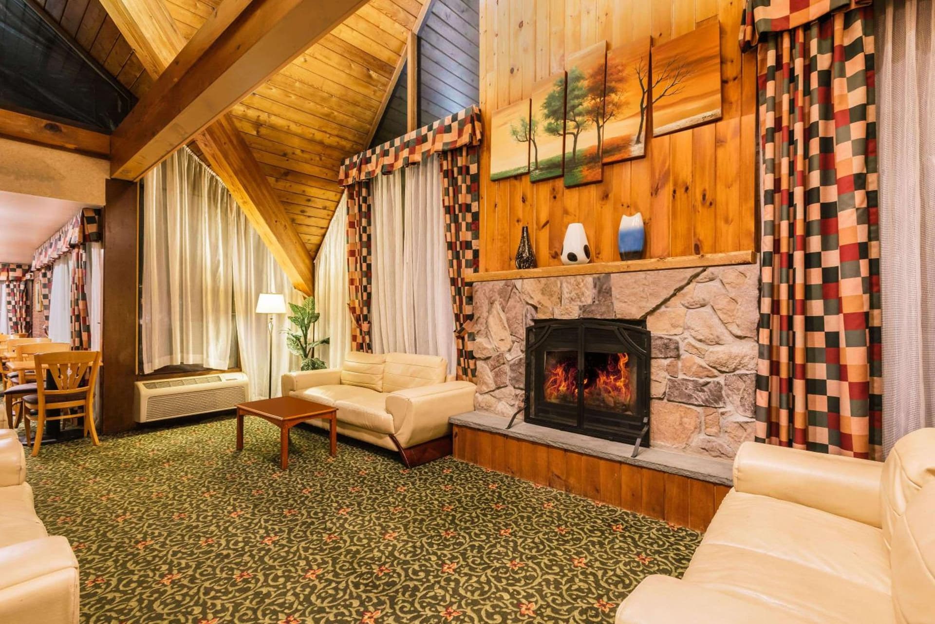Days Inn by Wyndham Rutland/Killington Area interior in Rutland, VT — gallery photo 2