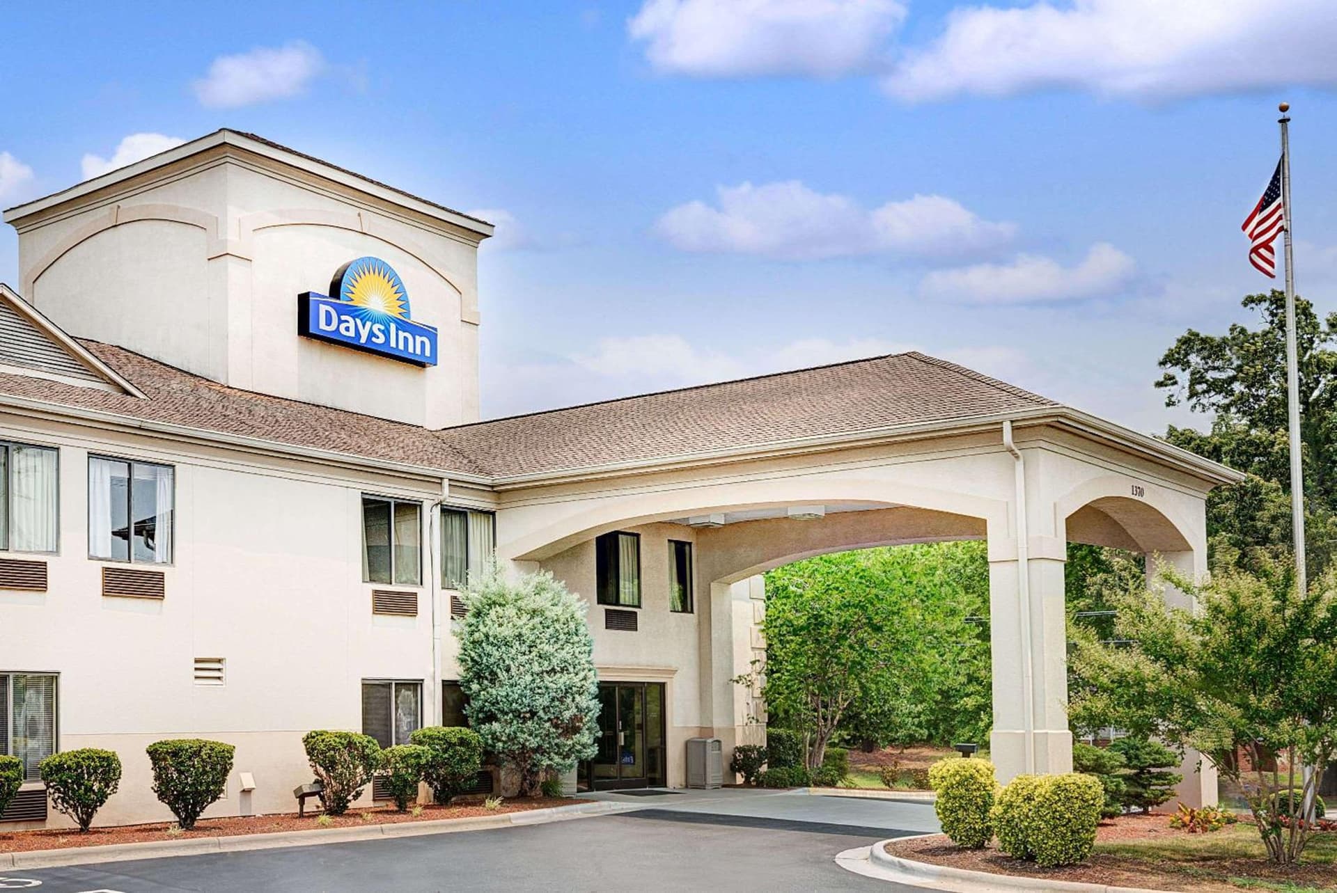 Days Inn by Wyndham Burlington East gallery photo in Haw River, NC — image 7