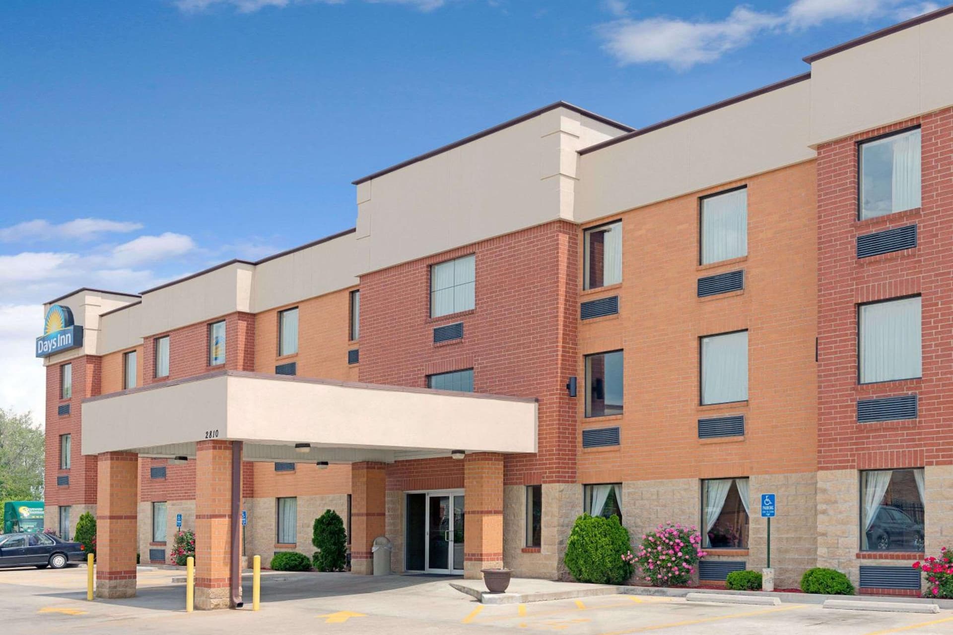 Days Inn by Wyndham Downtown St. Louis featured exterior or lobby in Saint Louis, MO — similar hotel