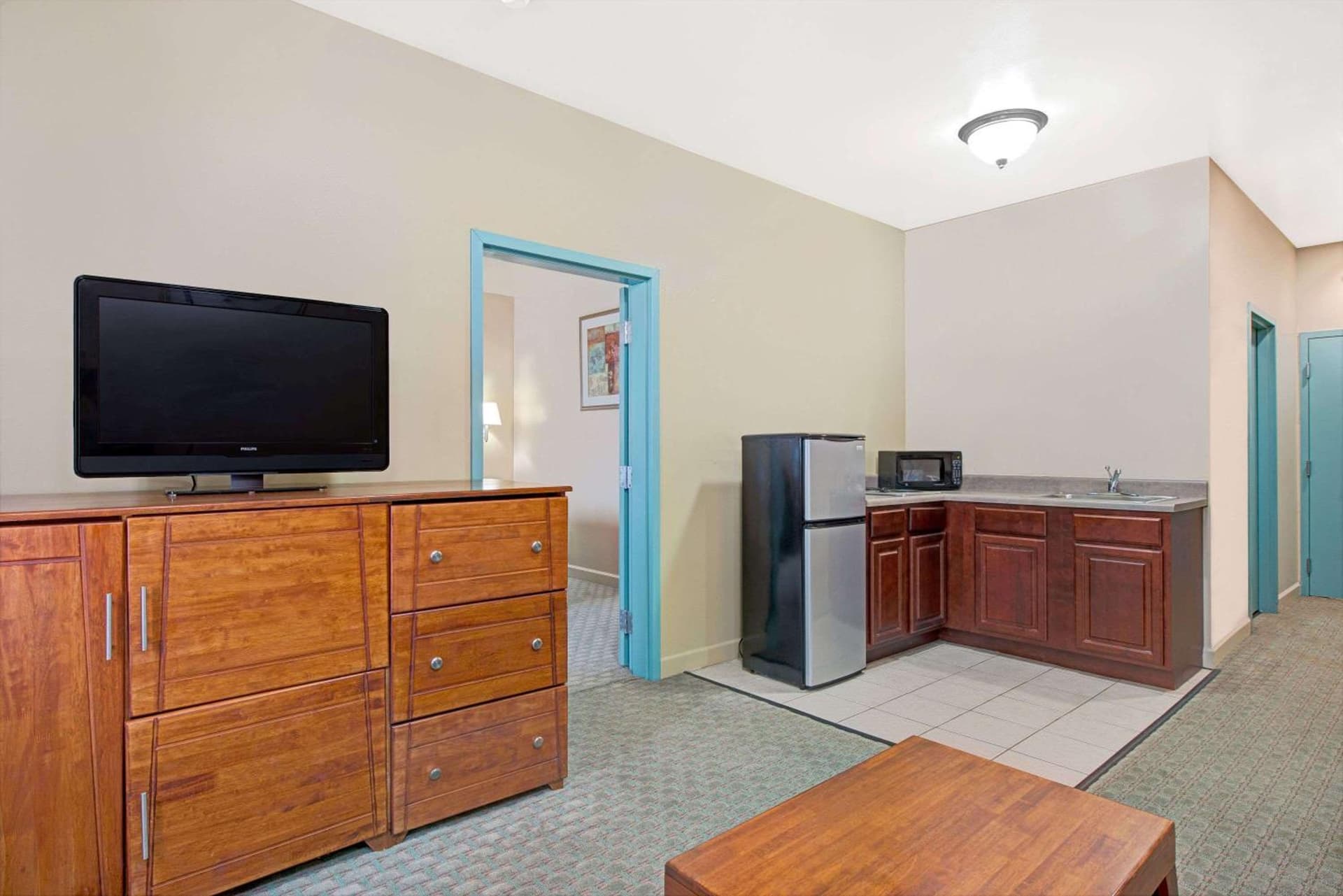 Days Inn by Wyndham Downtown St. Louis interior in Saint Louis, MO — gallery photo 2
