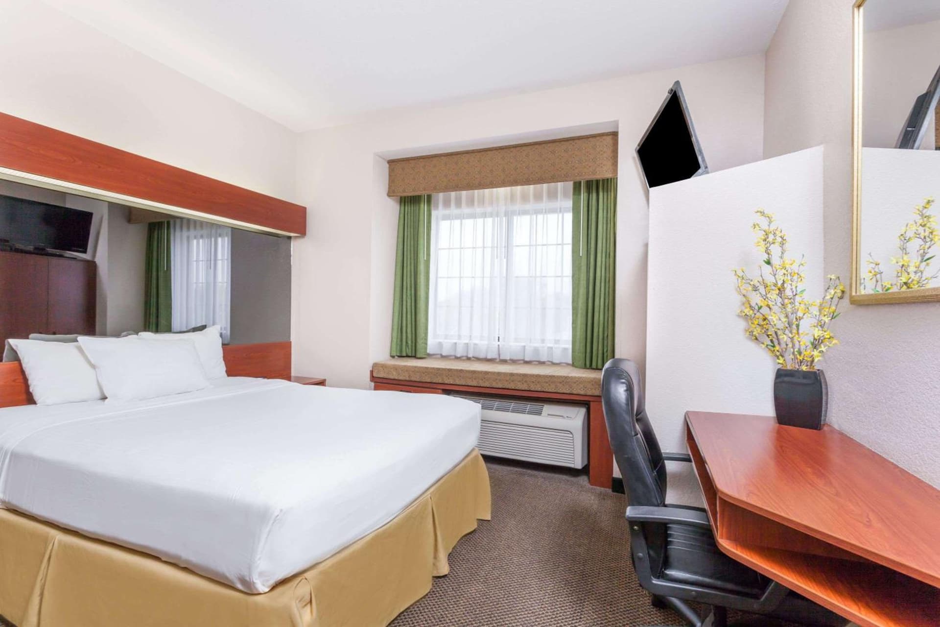 Days Inn by Wyndham near Kansas Speedway gallery photo in Kansas City, KS — image 13