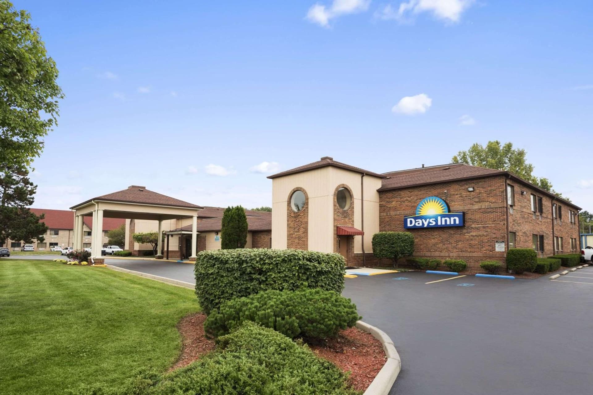 Days Inn by Wyndham Middletown featured exterior or lobby in Middletown, OH — similar hotel