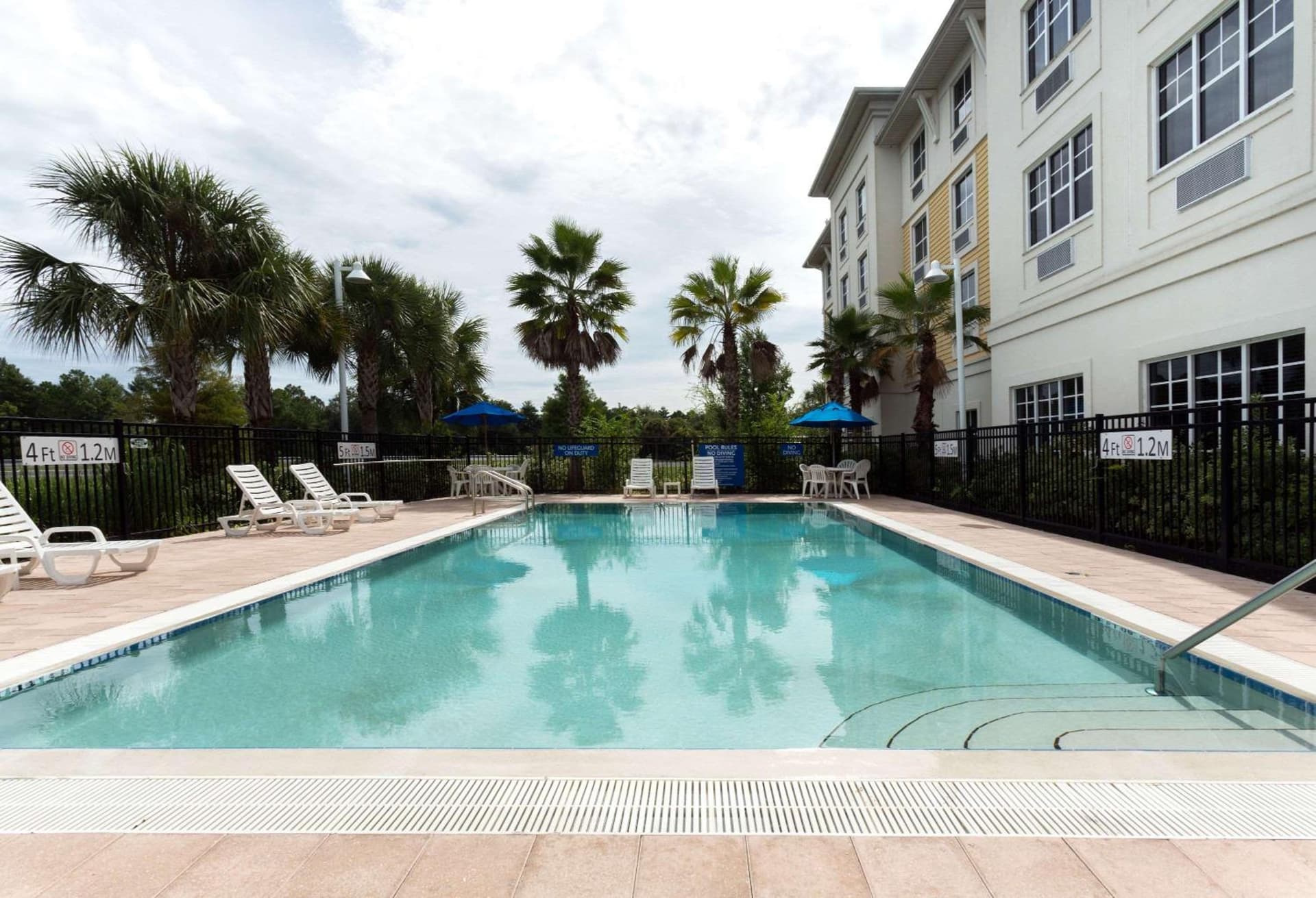 Holiday Inn Express & Suites Palm Coast - I-95 interior in Palm Coast, FL — gallery photo 2