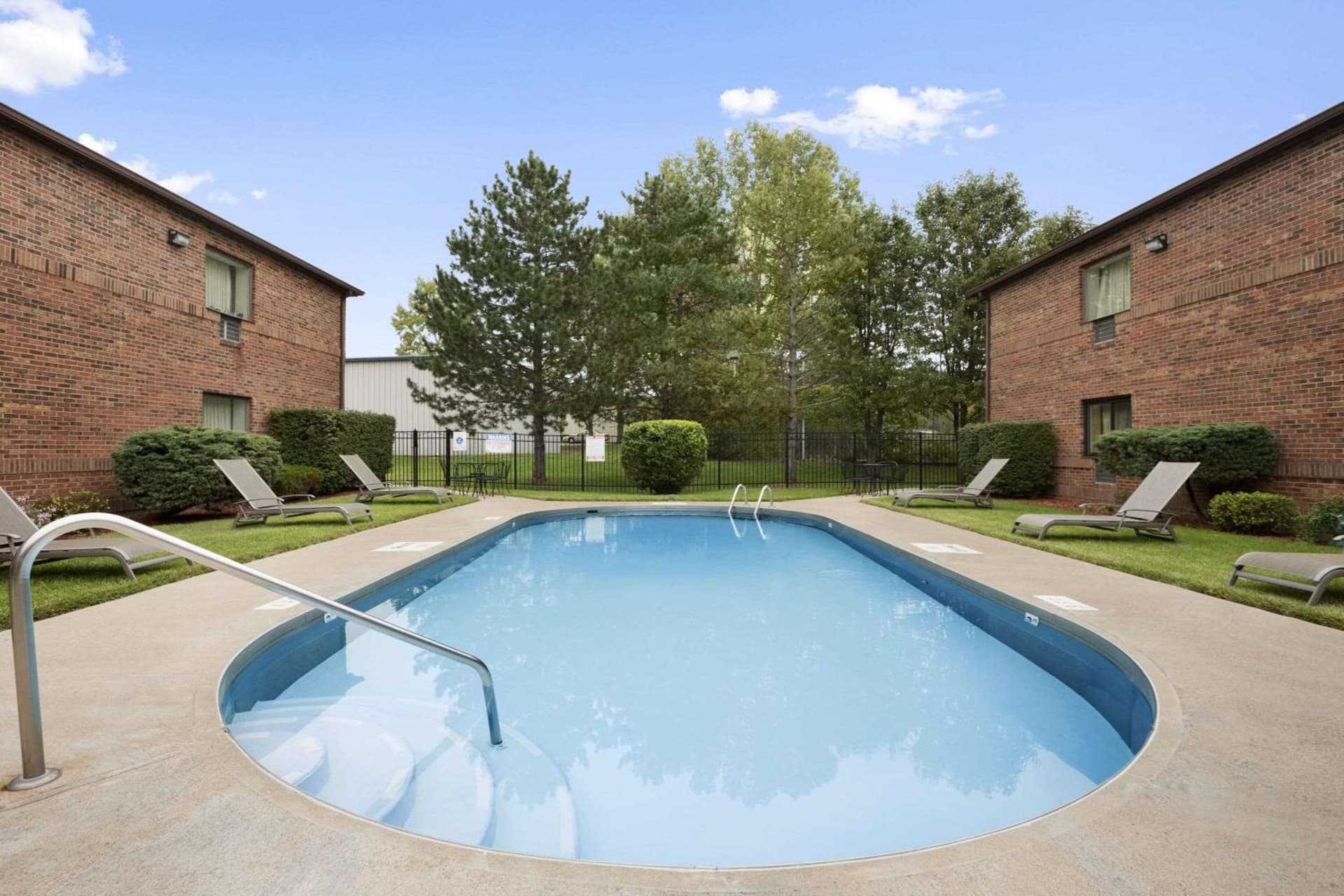 Days Inn by Wyndham Middletown gallery photo in Middletown, OH — image 15