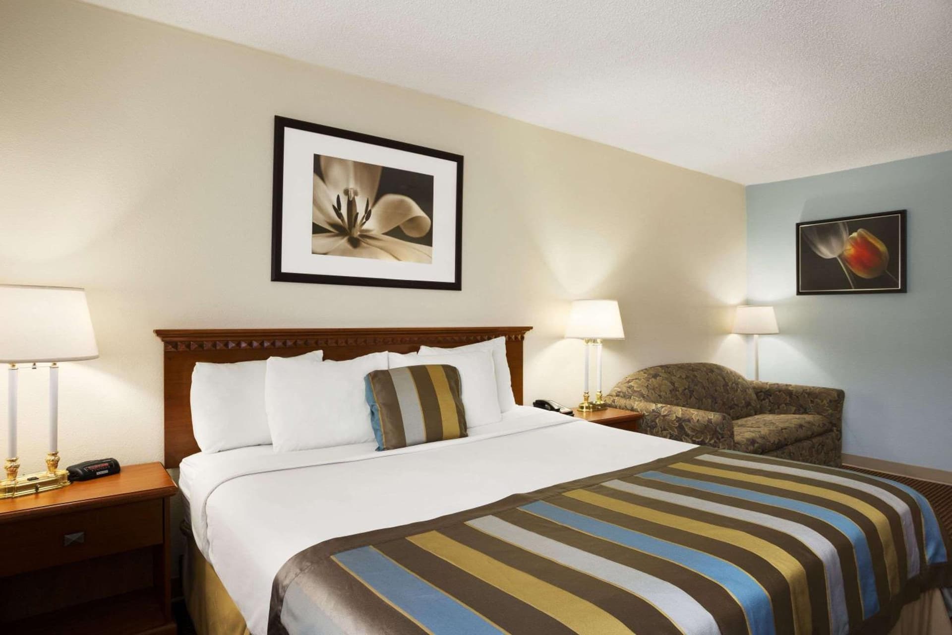 Days Inn by Wyndham Middletown gallery photo in Middletown, OH — image 17