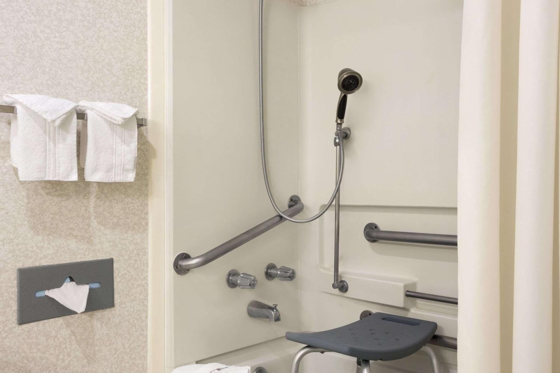 Days Inn by Wyndham Middletown gallery photo in Middletown, OH — image 22