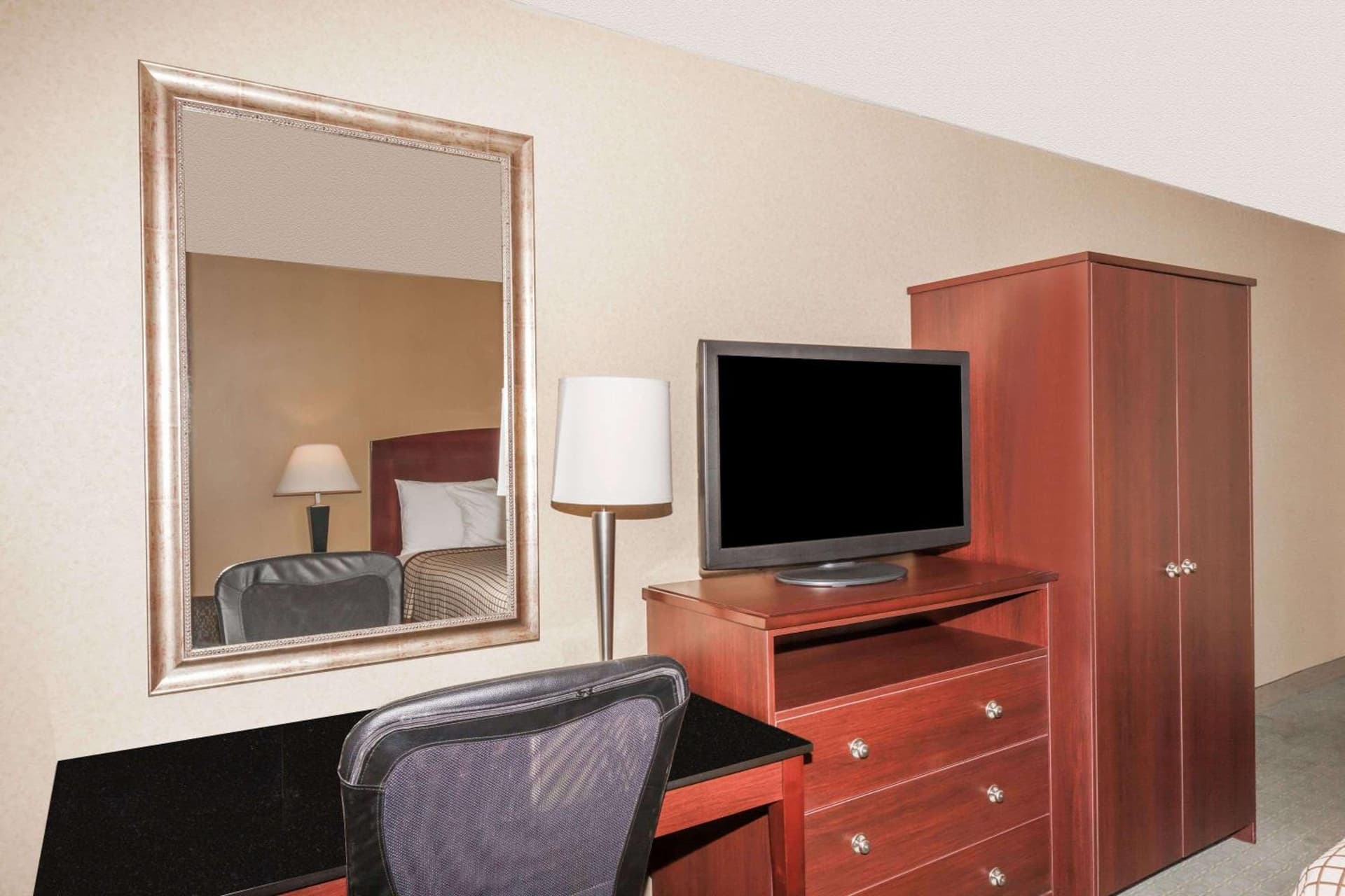 Days Inn by Wyndham Utica gallery photo in Utica, NY — image 13