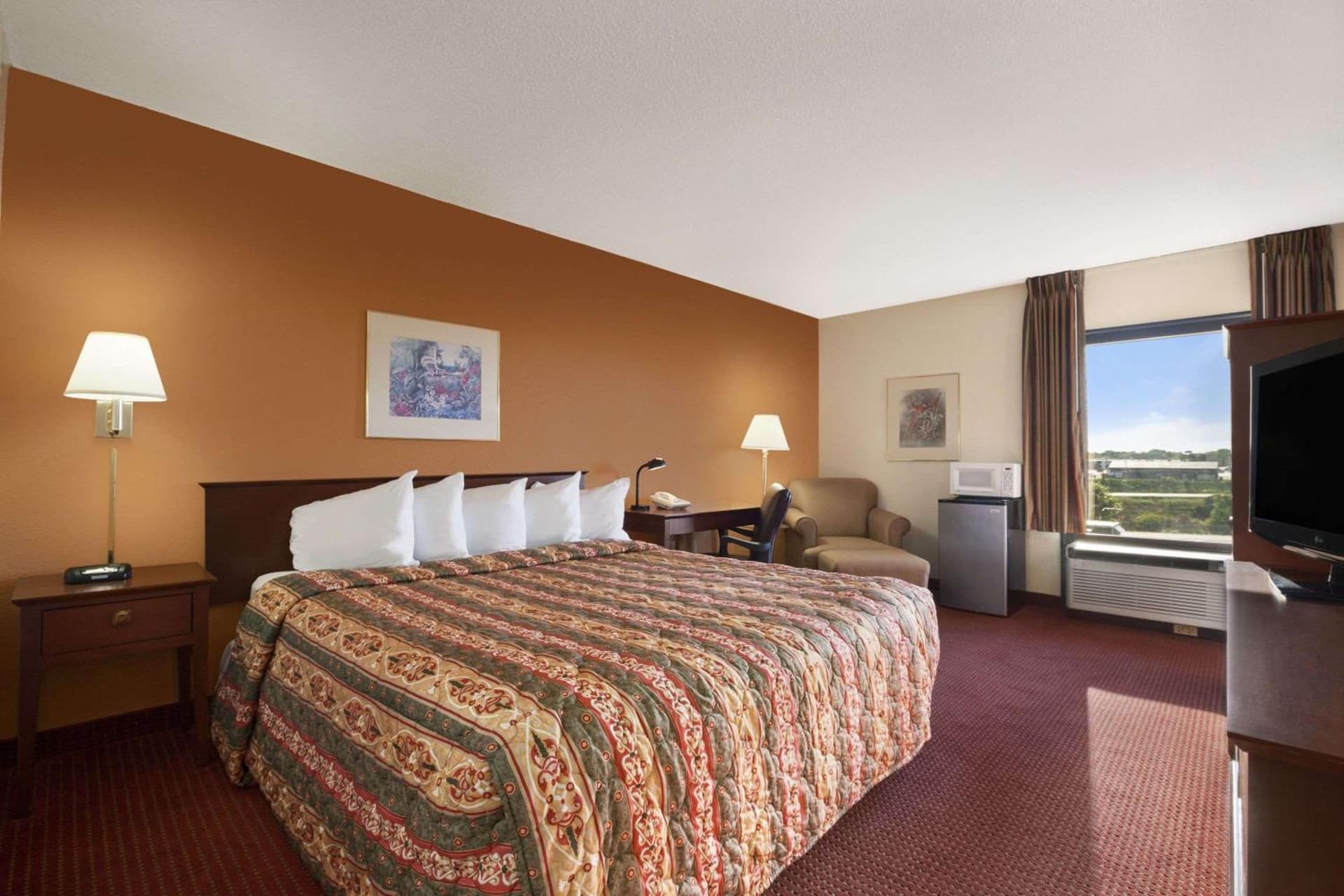 Days Inn & Suites by Wyndham Cedar Rapids gallery photo in Cedar Rapids, IA — image 17