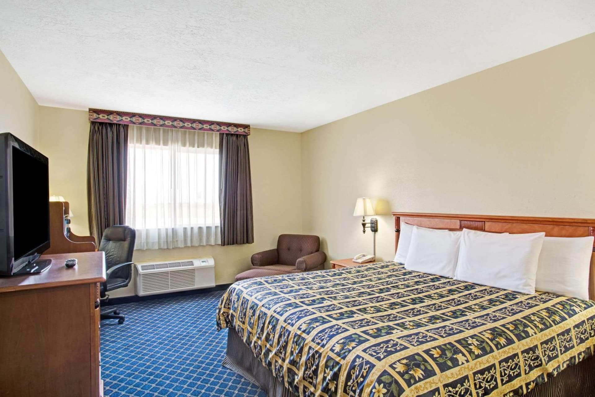 Days Inn by Wyndham Brigham City interior in Brigham City, UT — gallery photo 2