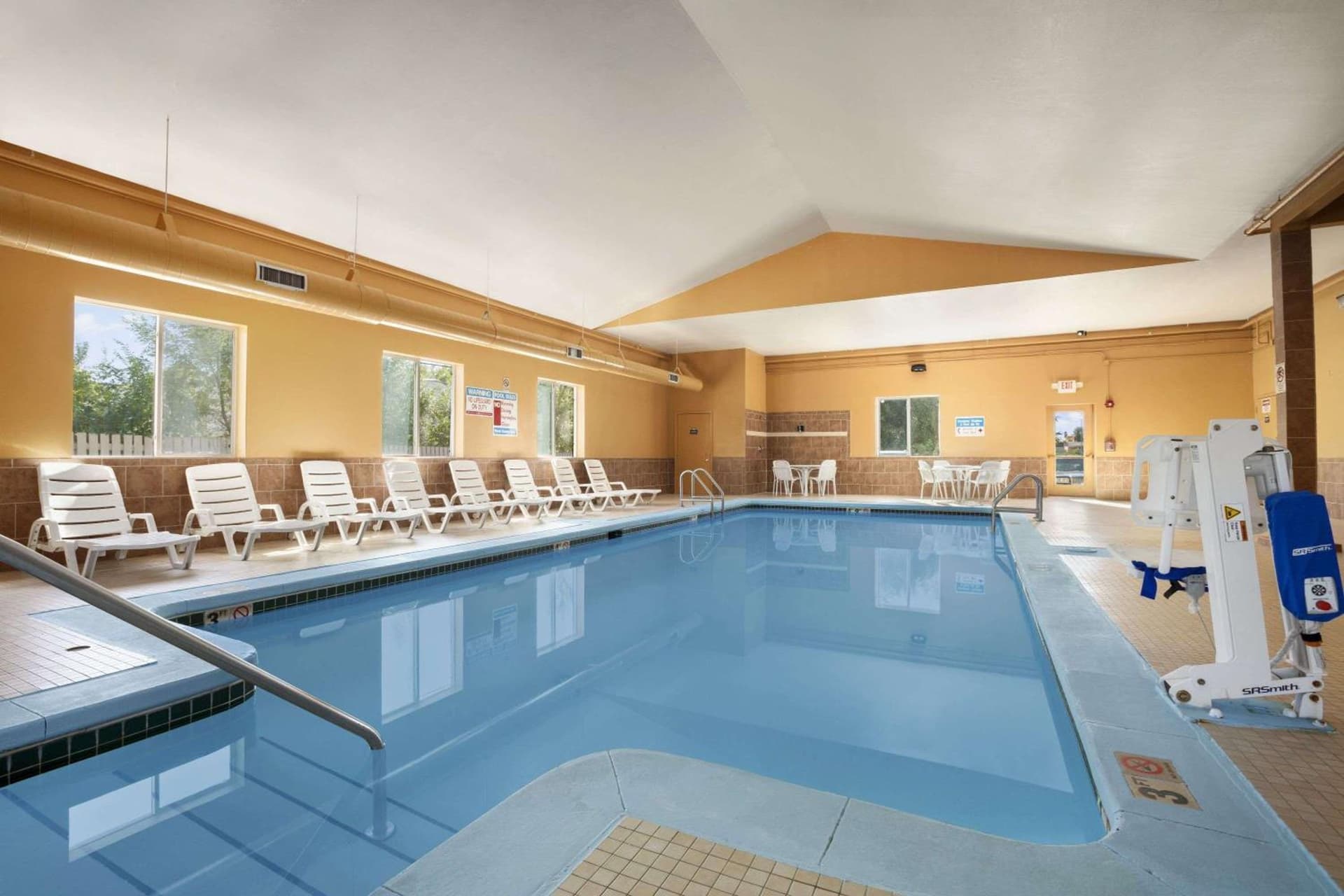 Days Inn & Suites by Wyndham Cedar Rapids gallery photo in Cedar Rapids, IA — image 36
