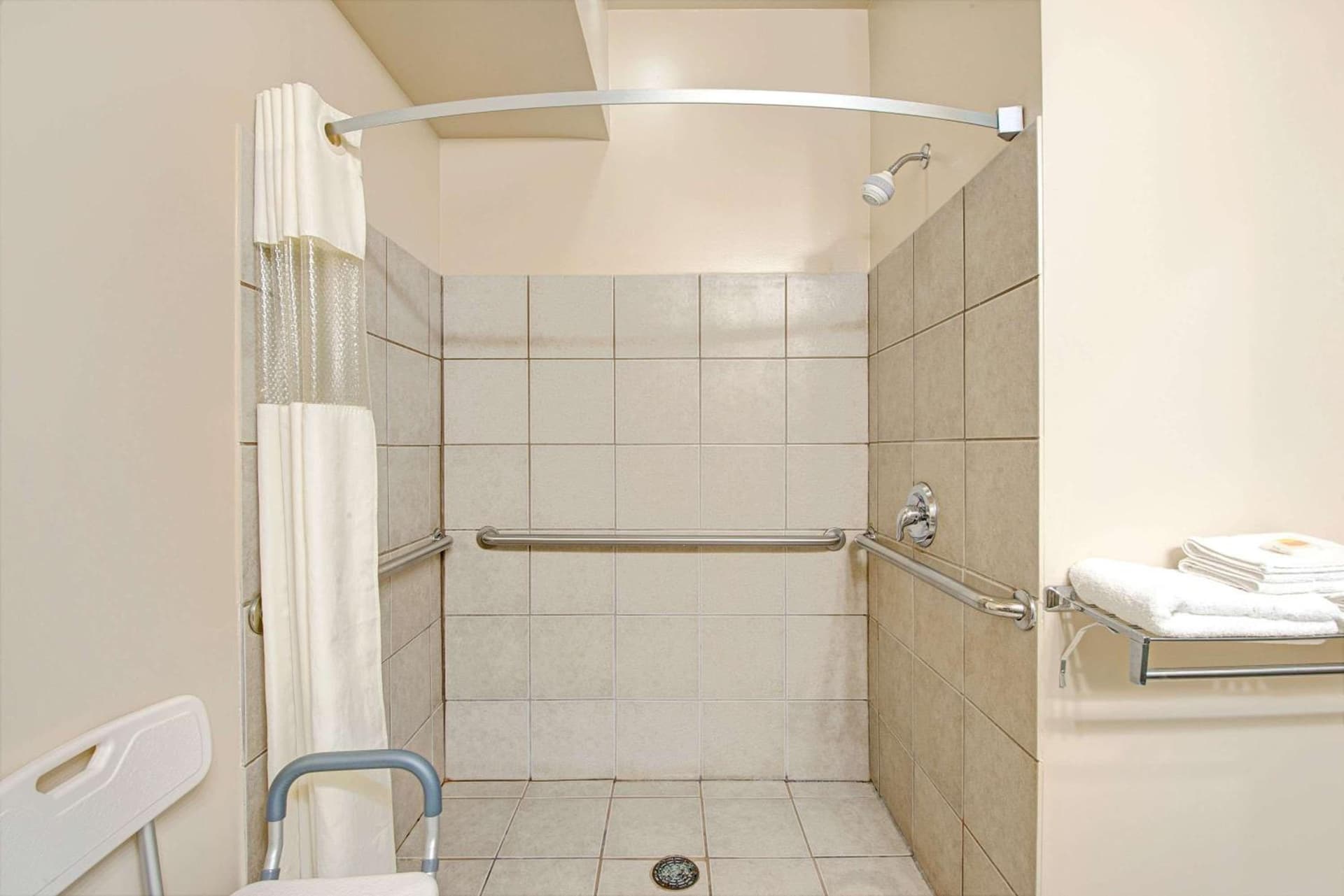 Days Inn by Wyndham Downtown St. Louis gallery photo in Saint Louis, MO — image 26