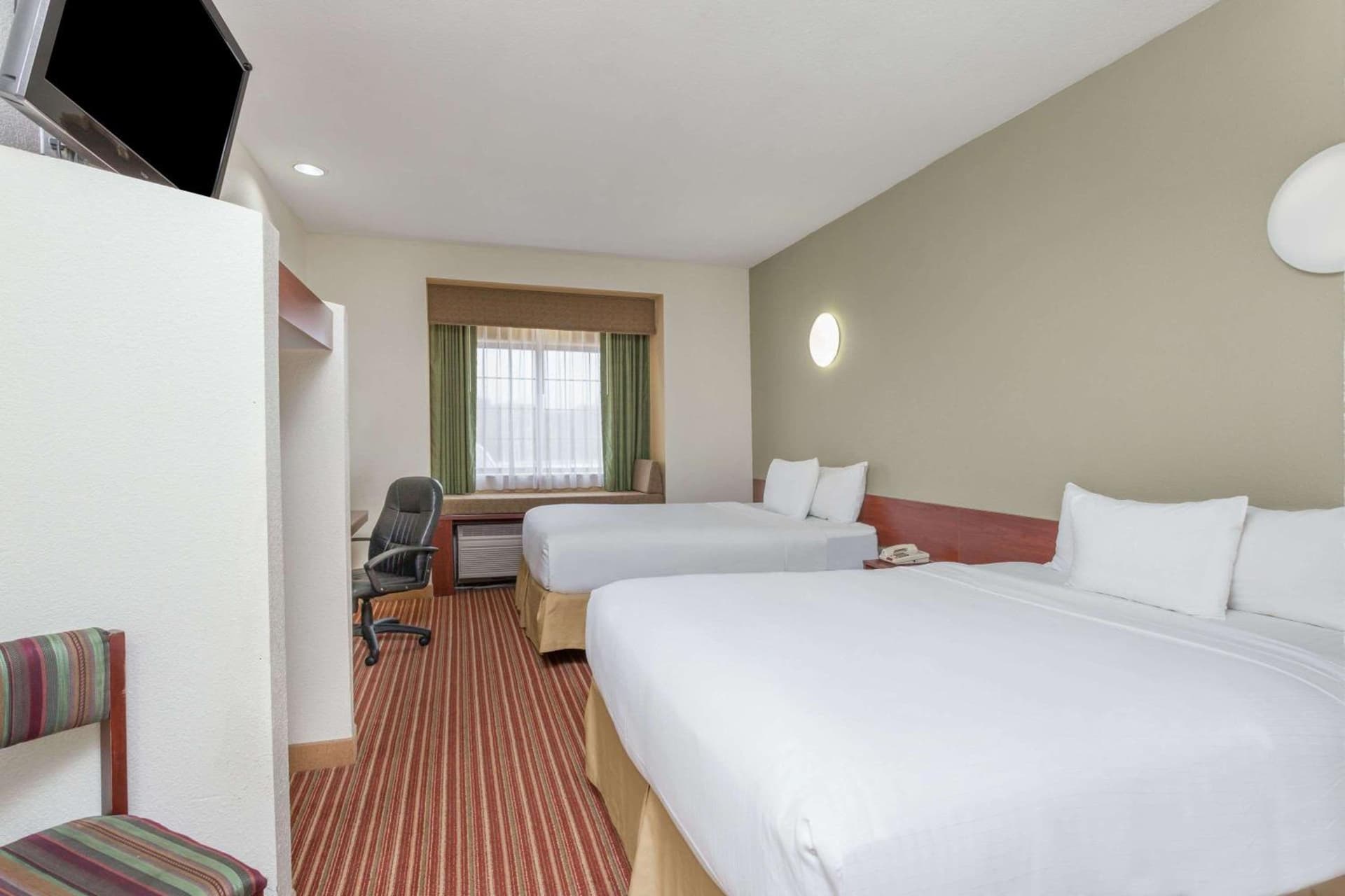 Days Inn by Wyndham near Kansas Speedway gallery photo in Kansas City, KS — image 8