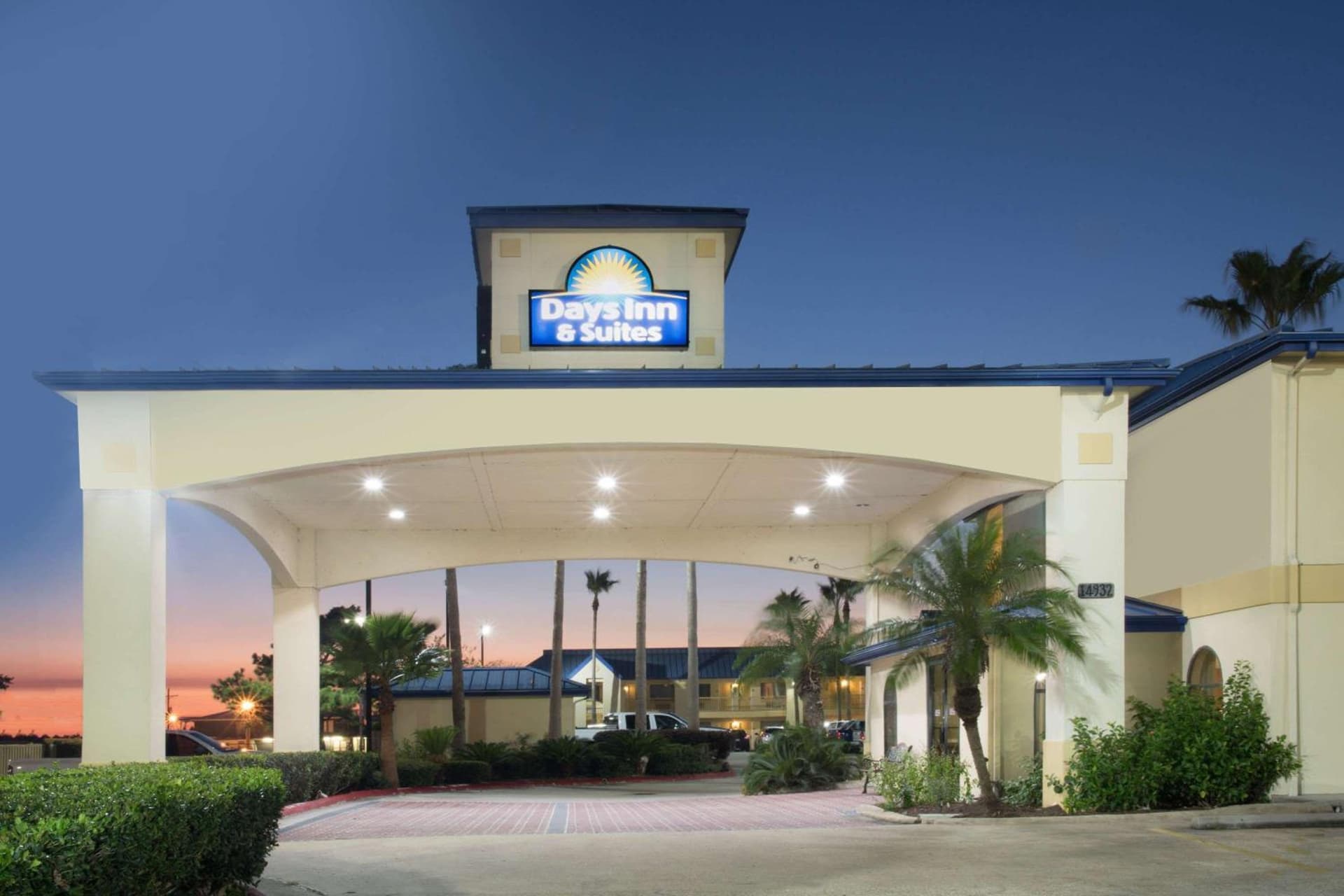 Days Inn & Suites by Wyndham Winnie interior in Winnie, TX — gallery photo 2