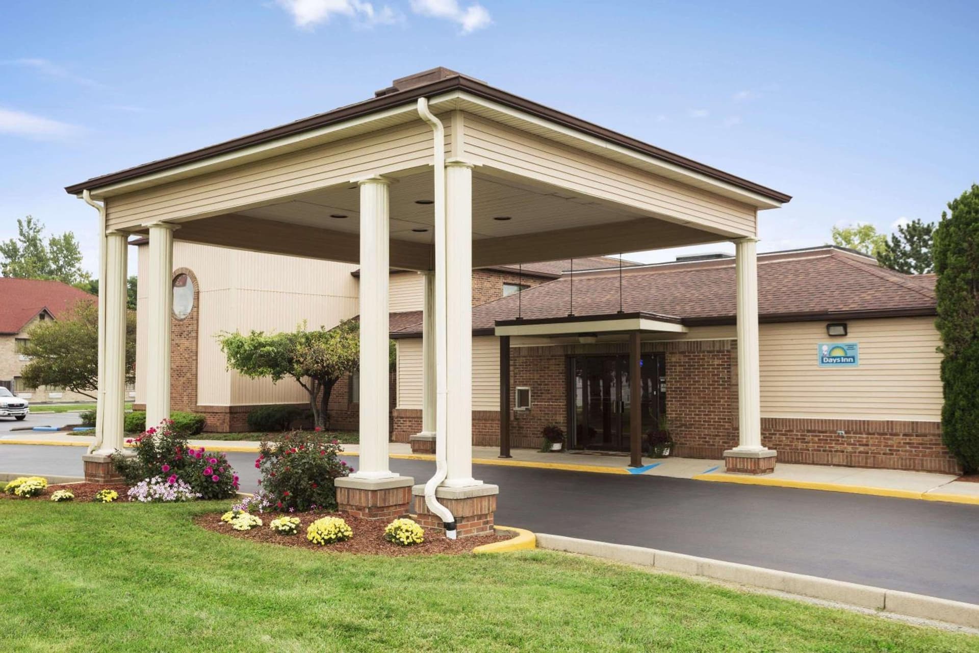 Days Inn by Wyndham Middletown interior in Middletown, OH — gallery photo 2