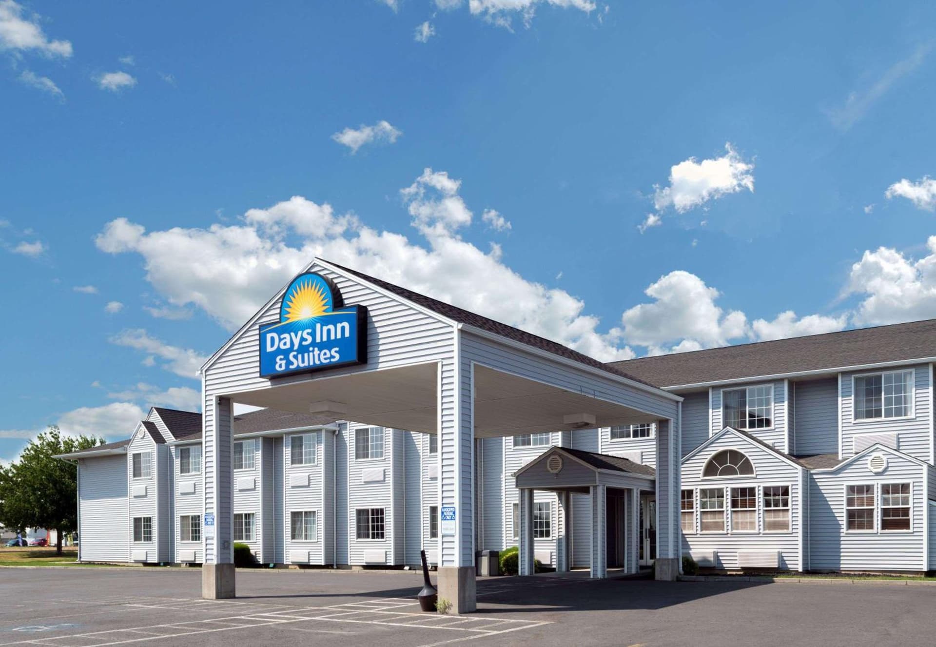 Days Inn & Suites by Wyndham Spokane Airport Airway Heights interior in Airway Heights, WA — gallery photo 2