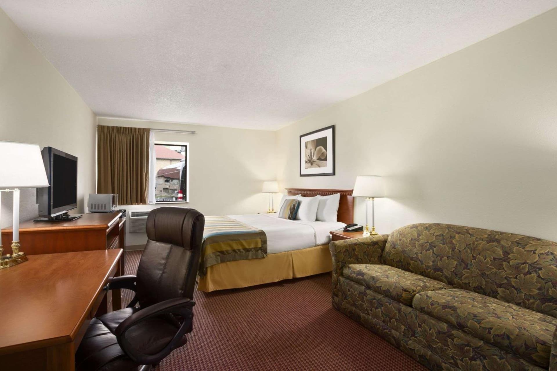 Days Inn by Wyndham Middletown gallery photo in Middletown, OH — image 5