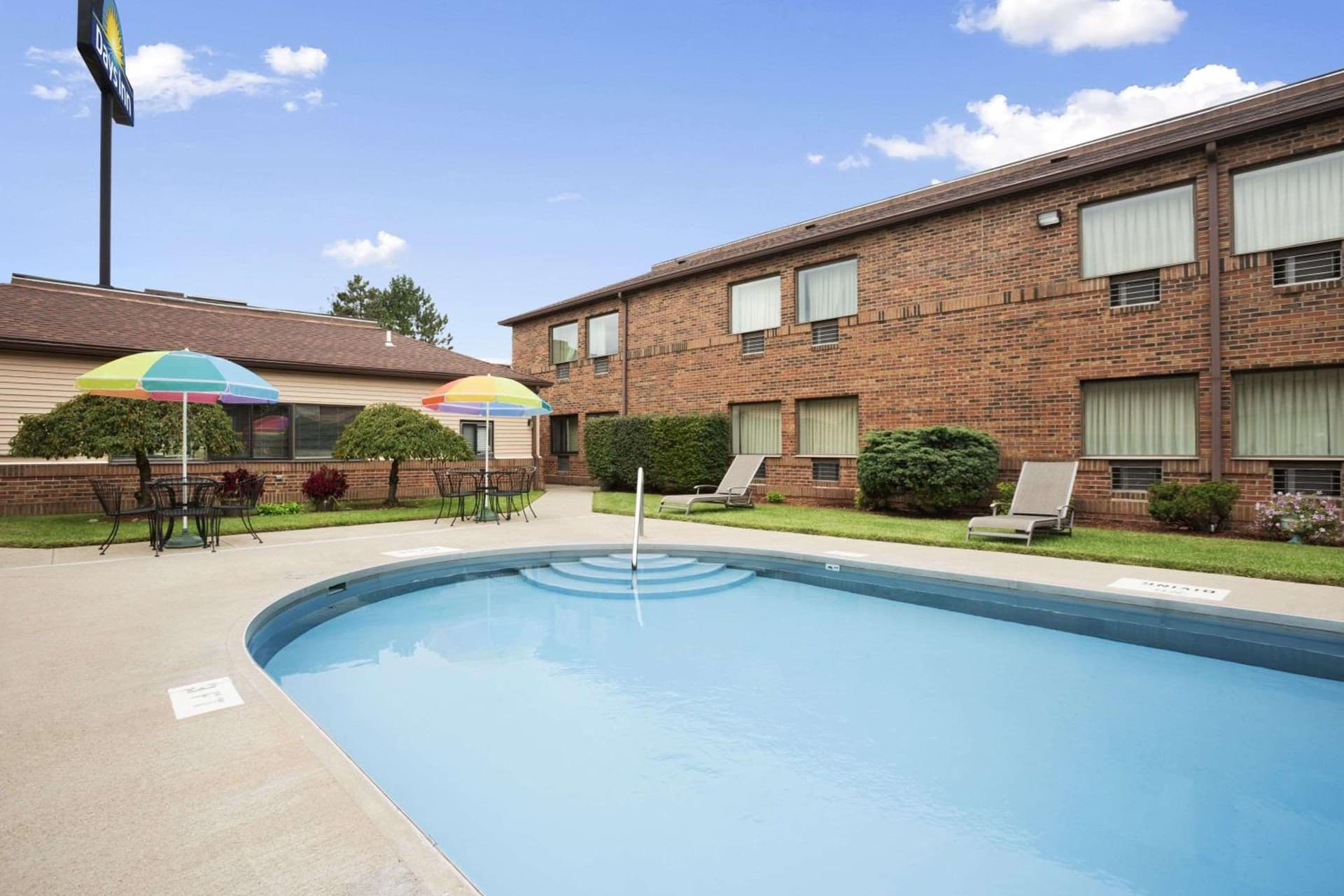 Days Inn by Wyndham Middletown gallery photo in Middletown, OH — image 9