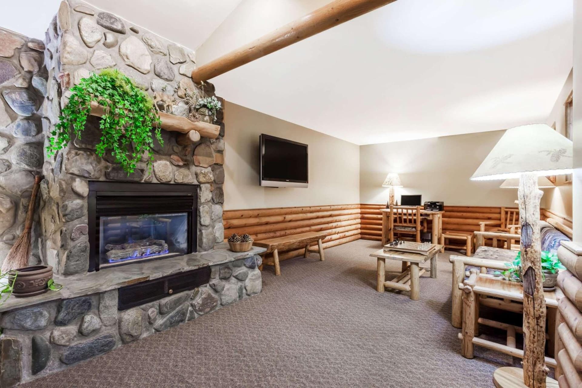 Sandpoint Inn interior in Ponderay, ID — gallery photo 2