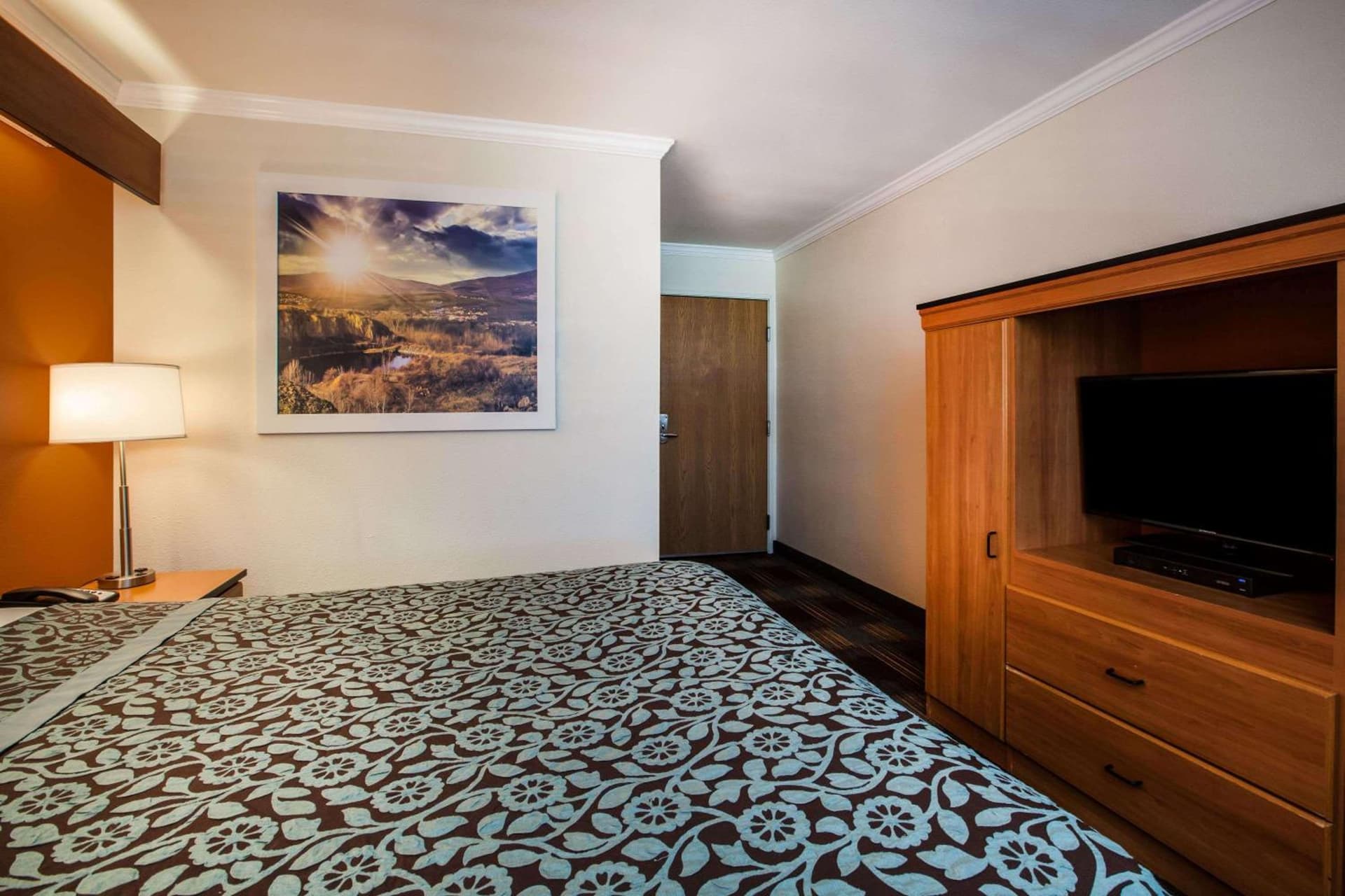 Days Inn & Suites by Wyndham Antioch gallery photo in Antioch, CA — image 23