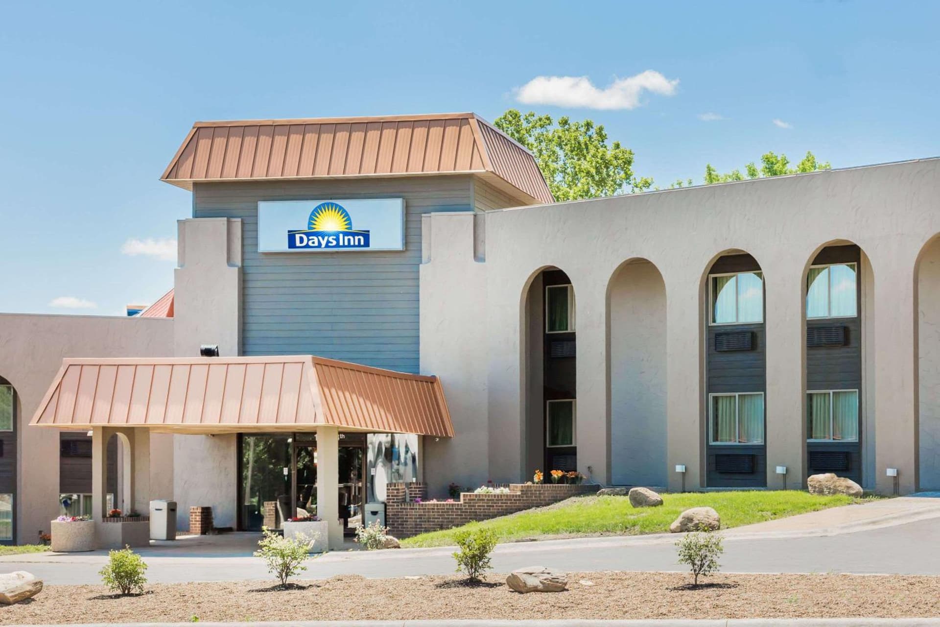 Quality Inn West Des Moines I-80 & I-235 featured exterior or lobby in West Des Moines, IA — similar hotel