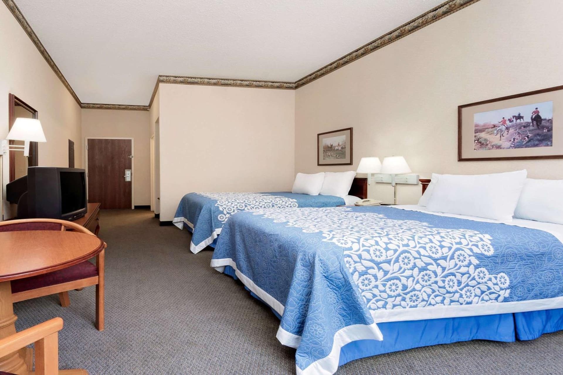 Magnason Hotel interior in West Liberty, KY — gallery photo 2