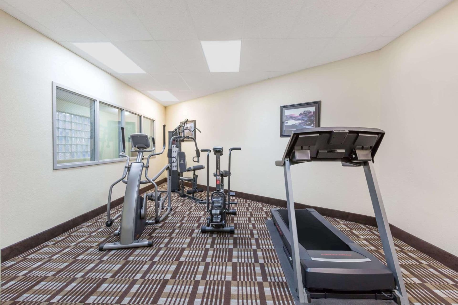 Days Inn & Suites by Wyndham Des Moines Airport gallery photo in Des Moines, IA — image 63
