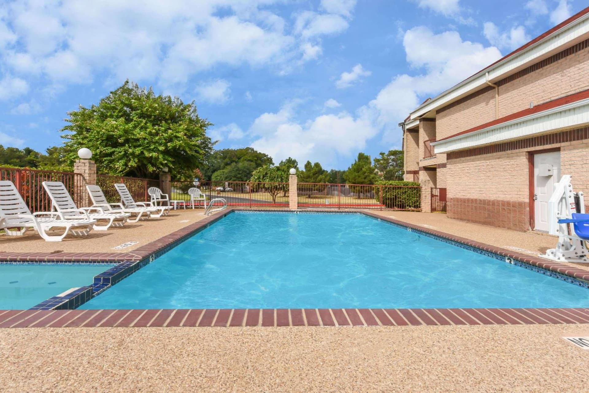 Days Inn by Wyndham Granbury property views in Granbury, TX — gallery photo 3