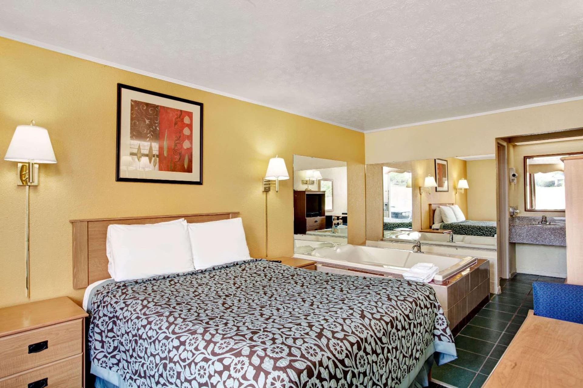 Days Inn by Wyndham Knoxville West interior in Knoxville, TN — gallery photo 2