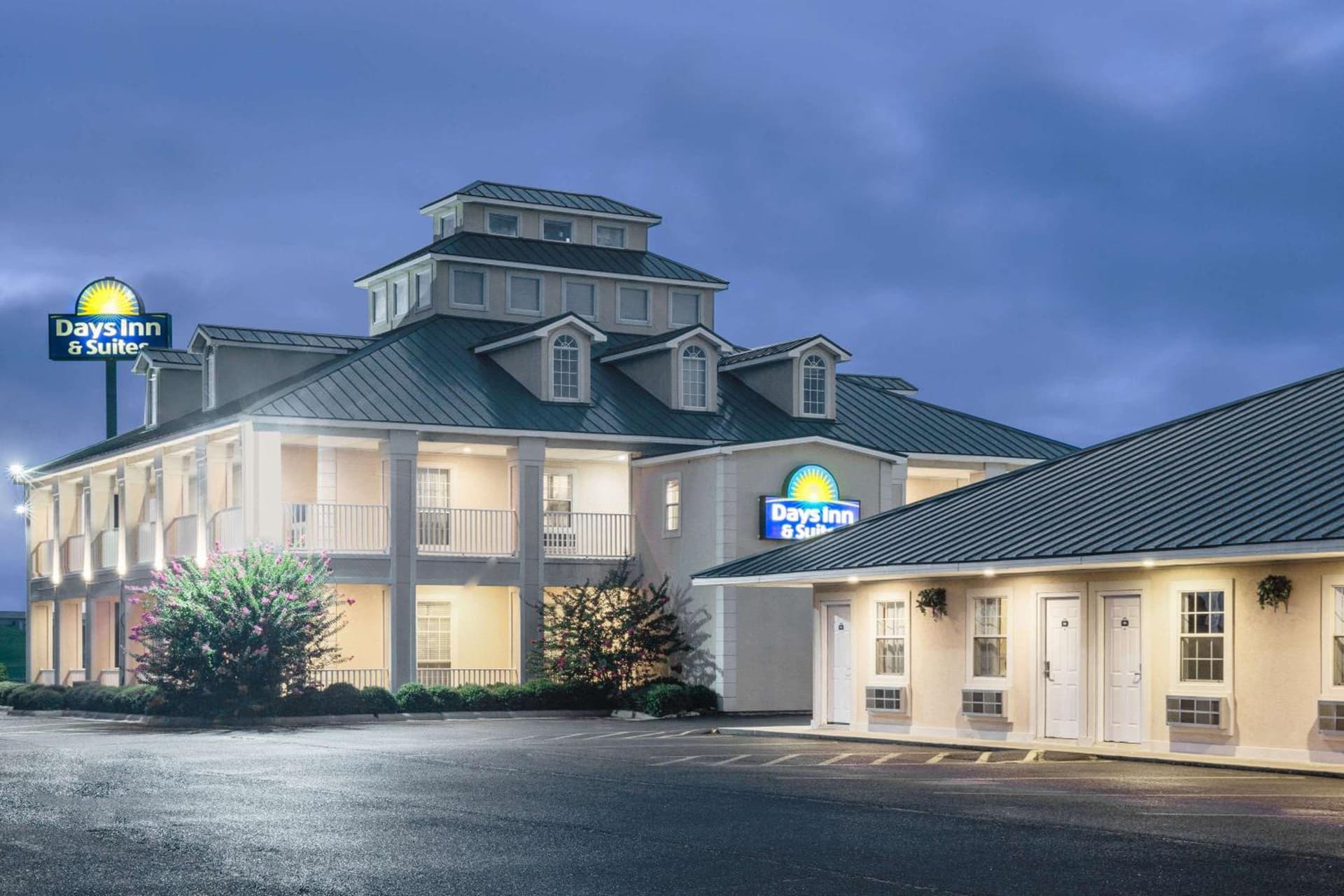 Days Inn by Wyndham Trumann AR featured exterior or lobby in Trumann, AR — similar hotel