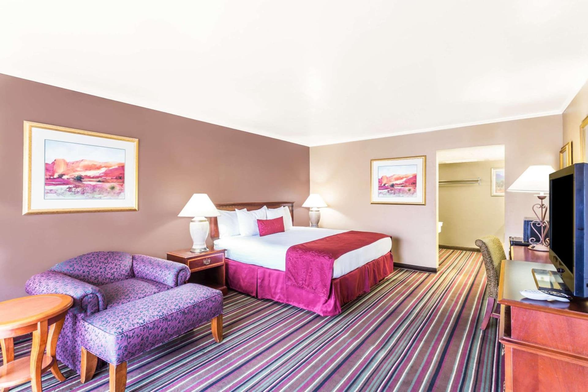 Days Inn & Suites by Wyndham Logan interior in Logan, UT — gallery photo 2