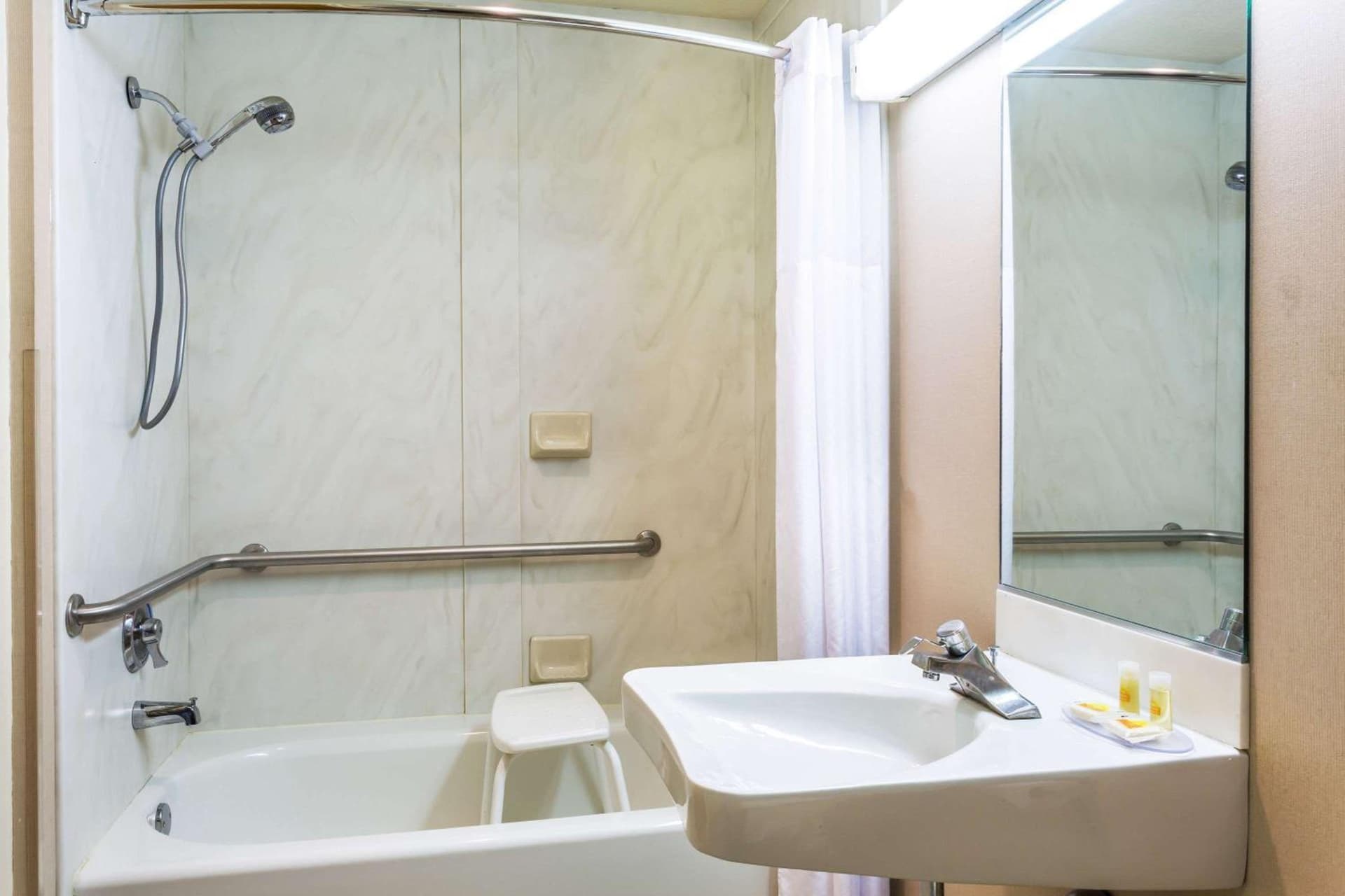 Days Inn & Suites by Wyndham Logan gallery photo in Logan, UT — image 16