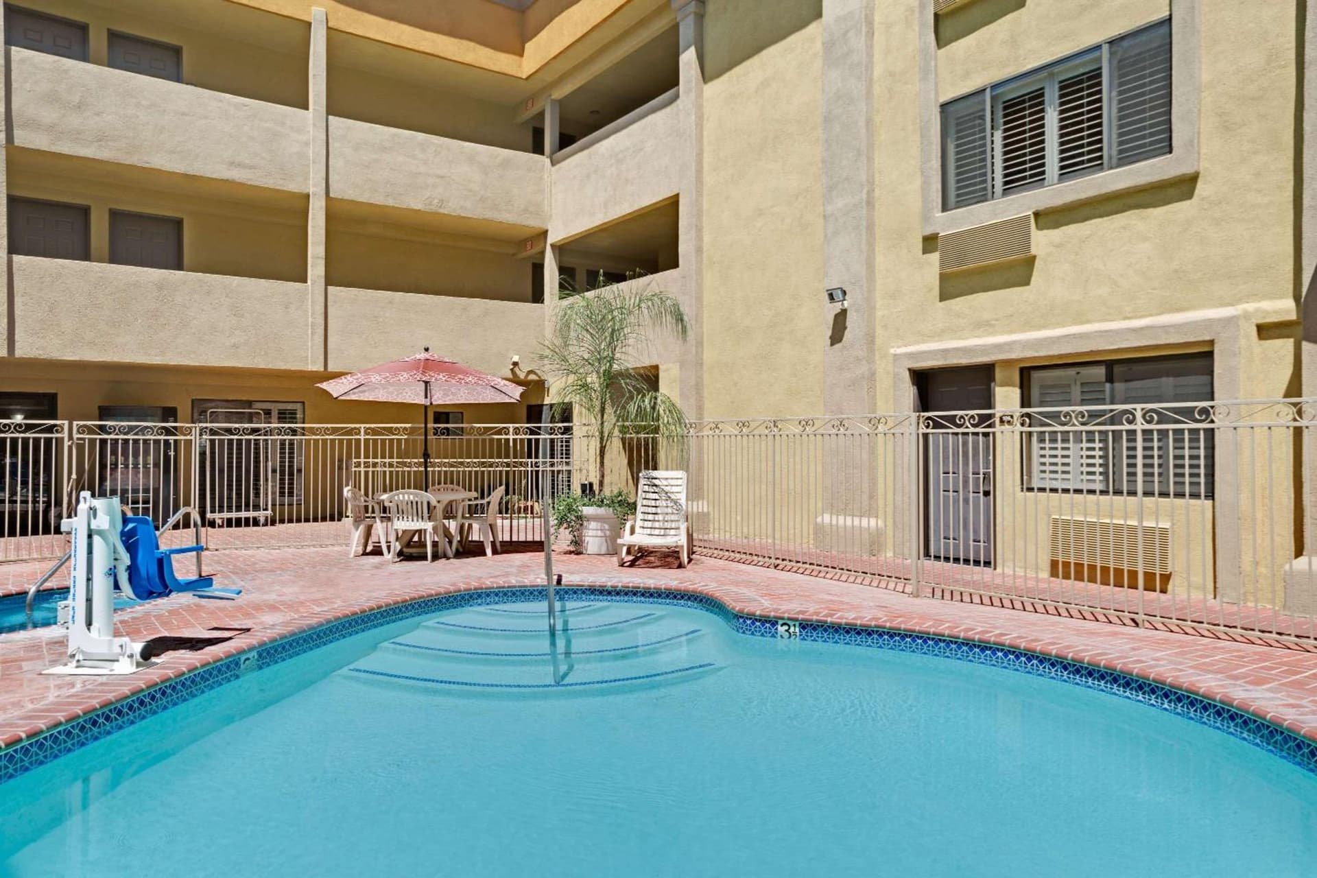 Days Inn by Wyndham West Covina gallery photo in West Covina, CA — image 4