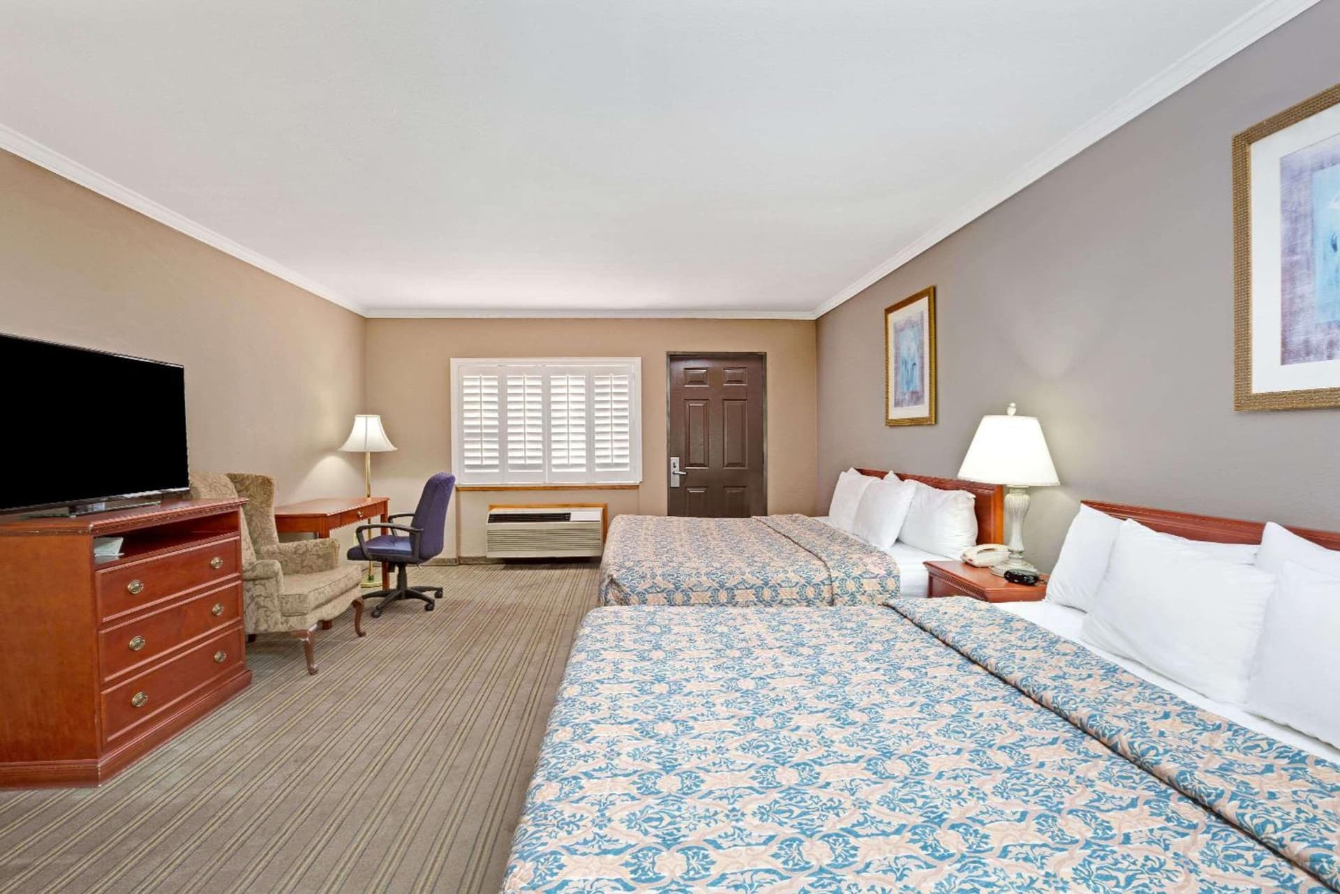Days Inn by Wyndham West Covina interior in West Covina, CA — gallery photo 2