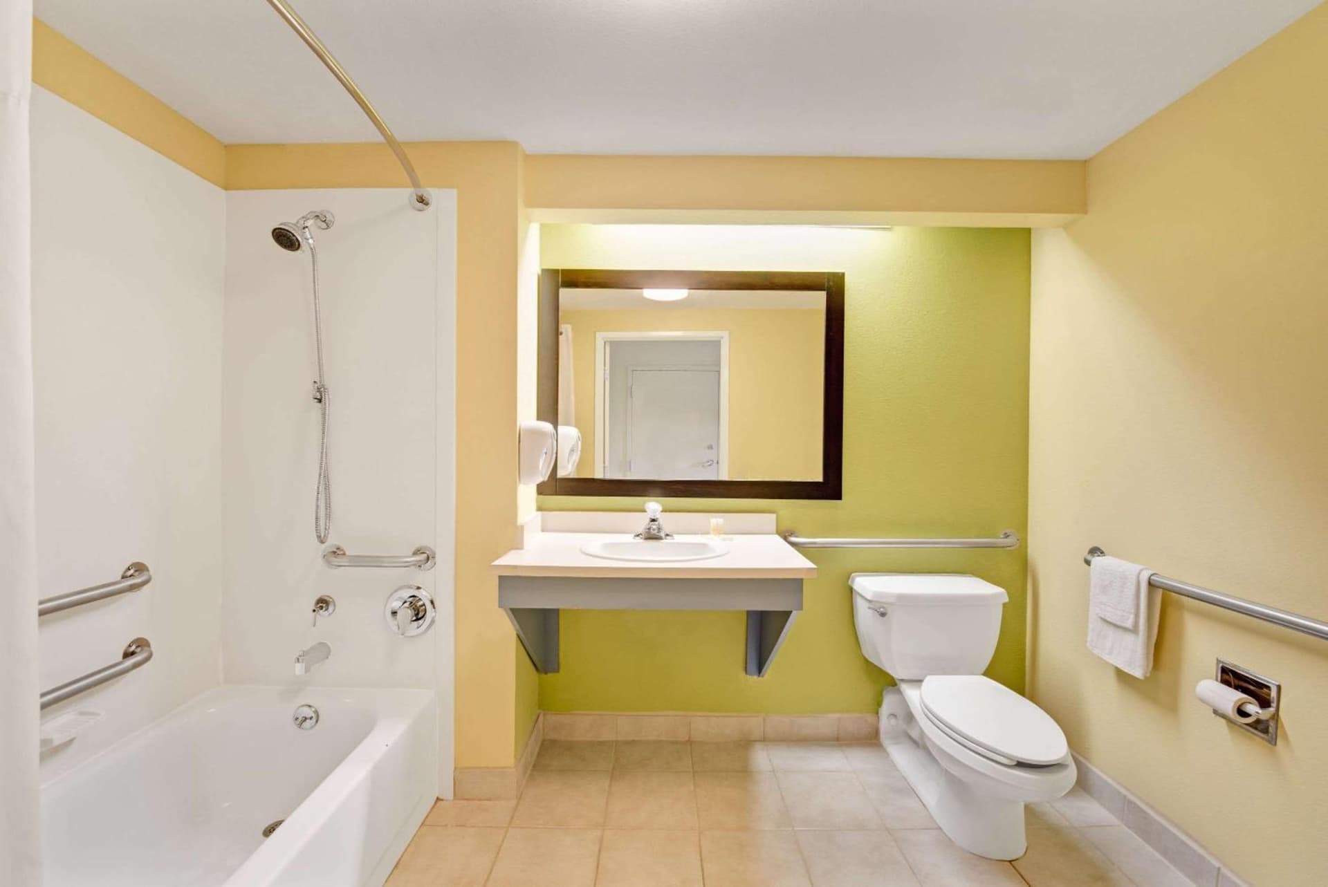 Days Inn & Suites by Wyndham DeSoto gallery photo in DeSoto, TX — image 5
