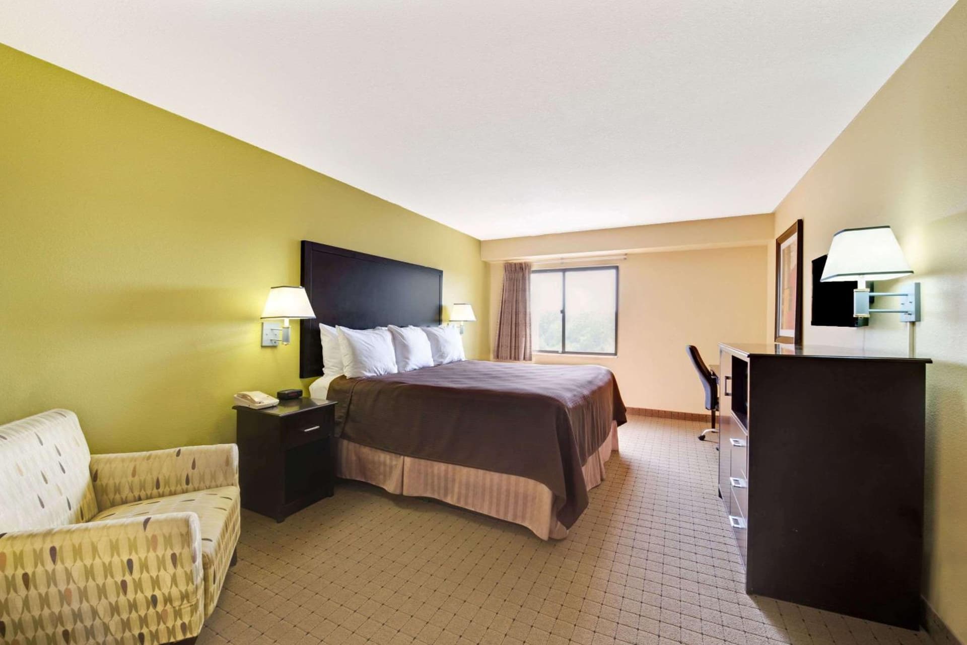 Days Inn & Suites by Wyndham DeSoto gallery photo in DeSoto, TX — image 6