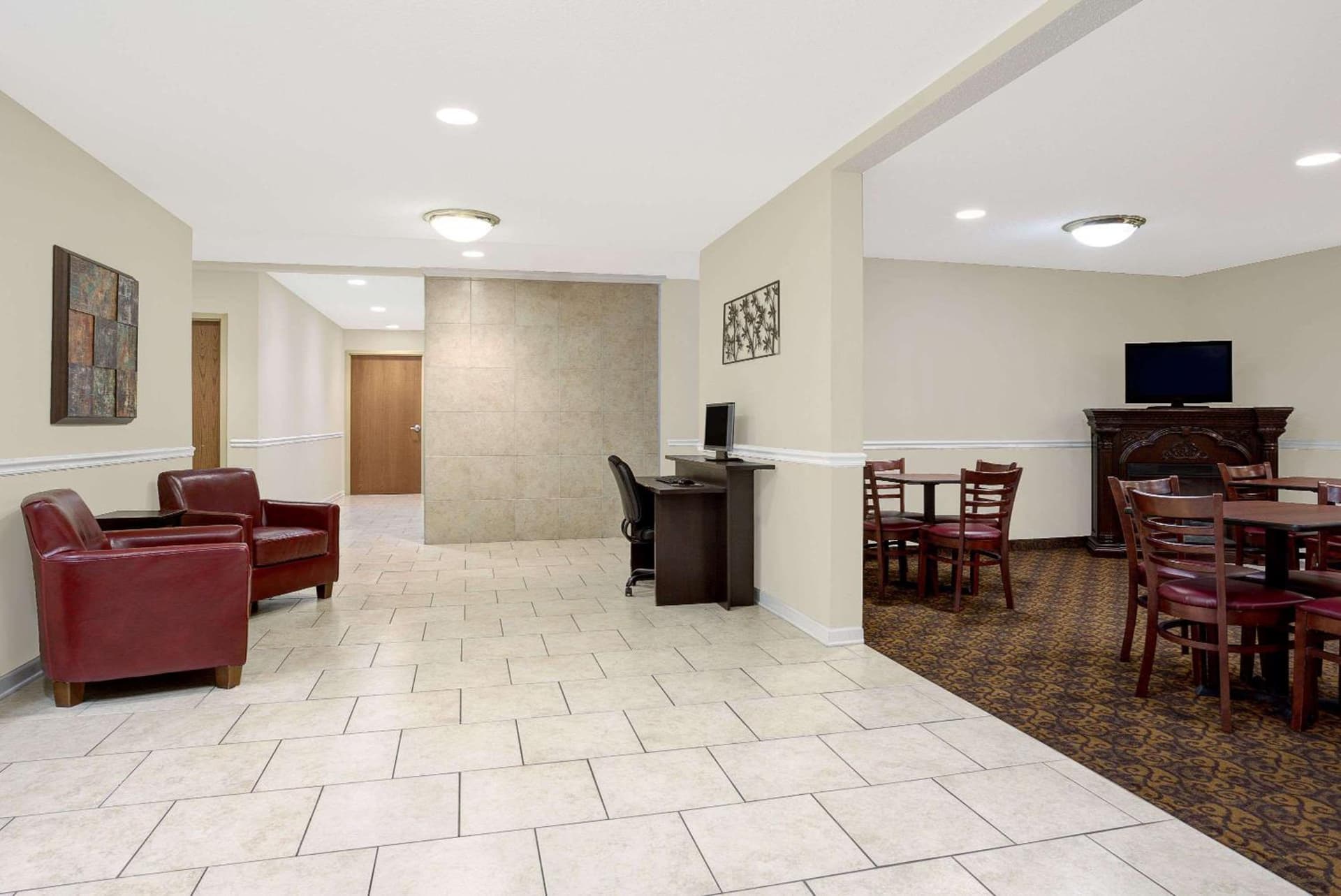 Days Inn by Wyndham Greensboro NC interior in Greensboro, NC — gallery photo 2