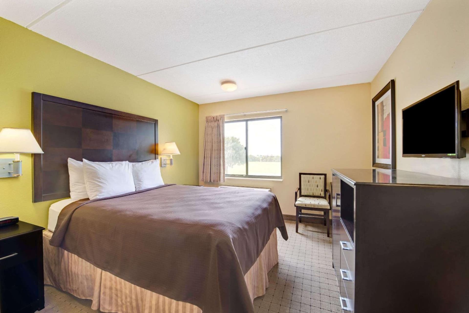 Days Inn & Suites by Wyndham DeSoto gallery photo in DeSoto, TX — image 13