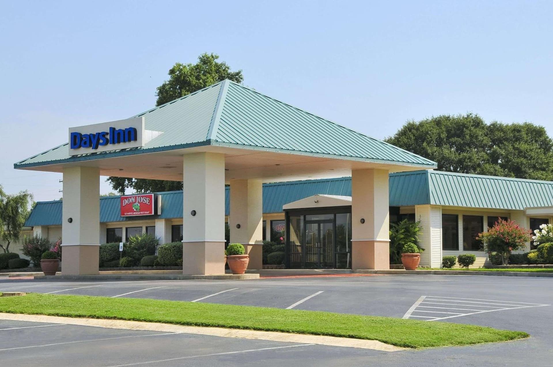 Crown Inn featured exterior or lobby in Forrest City, AR — similar hotel