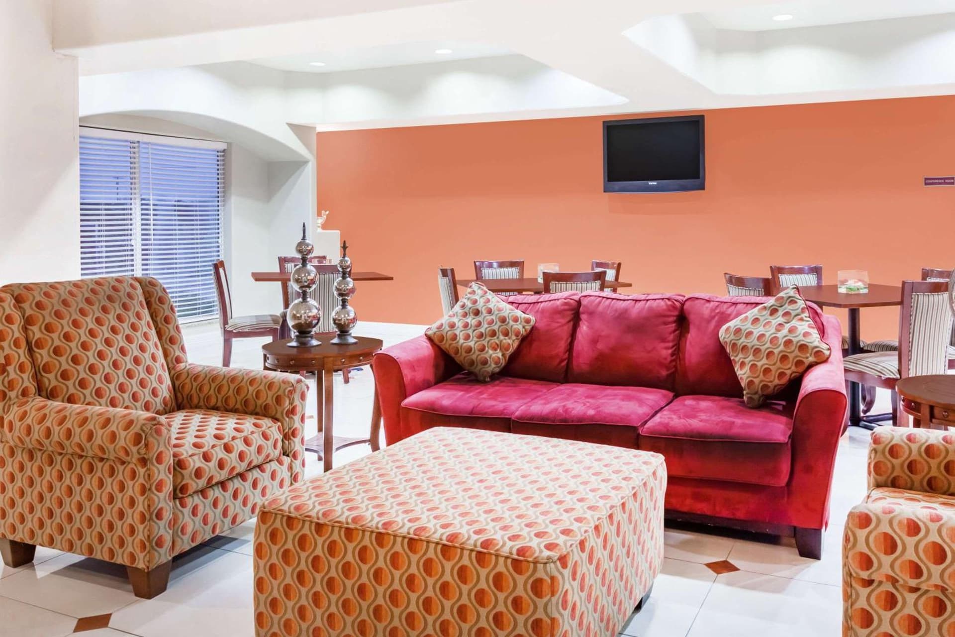 Days Inn & Suites by Wyndham Marquez interior in Marquez, TX — gallery photo 2
